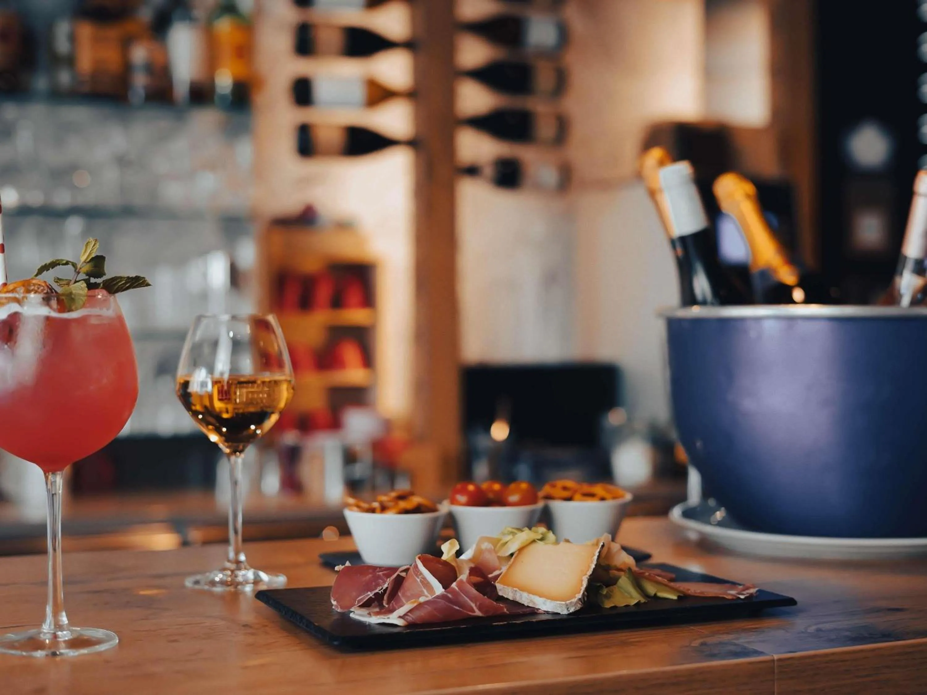 Lounge or bar in ibis Annecy Centre Vieille Ville