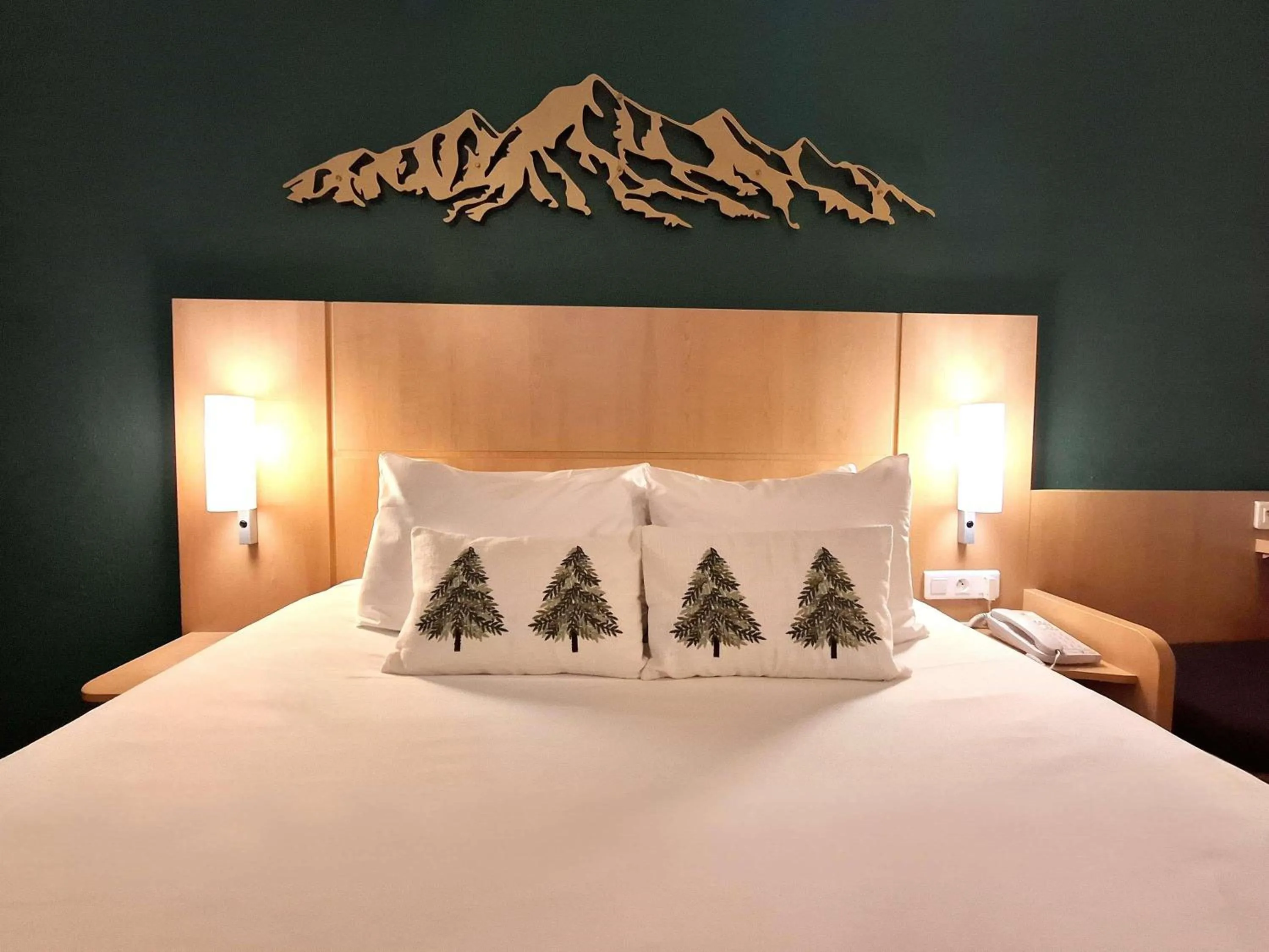 Bedroom, Bed in ibis Annecy Centre Vieille Ville