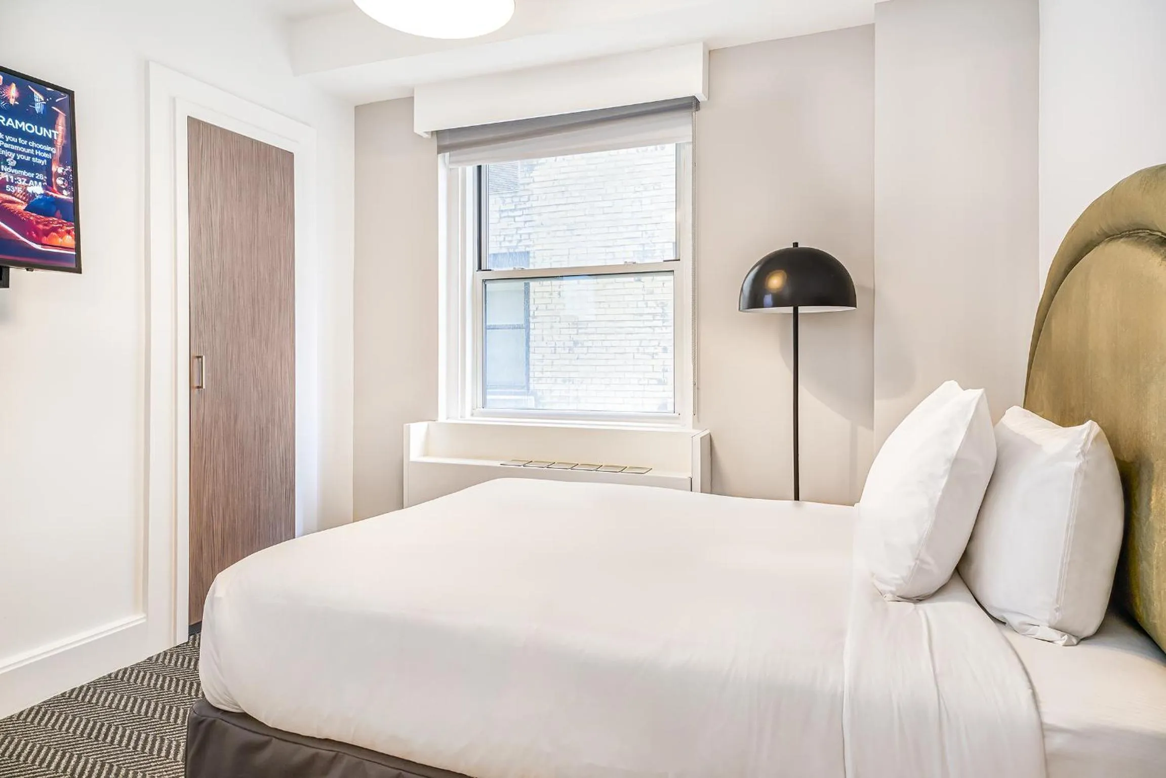 Bed in Paramount Times Square - A Generator Hotel