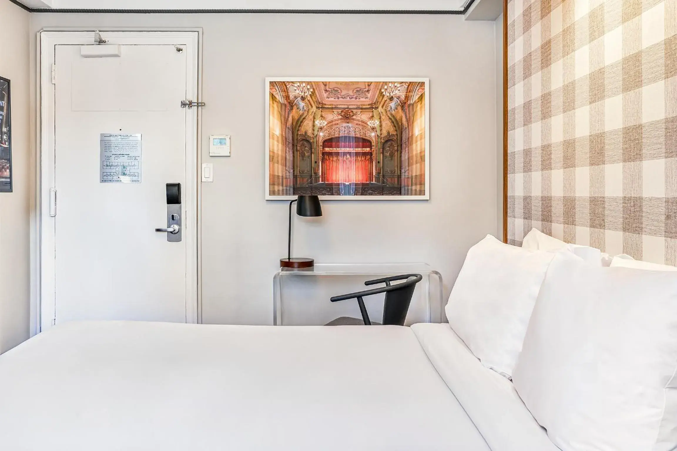 Superior Queen Room in Paramount Times Square - A Generator Hotel Superior Queen Room in Paramount Times Square - A Generator Hotel