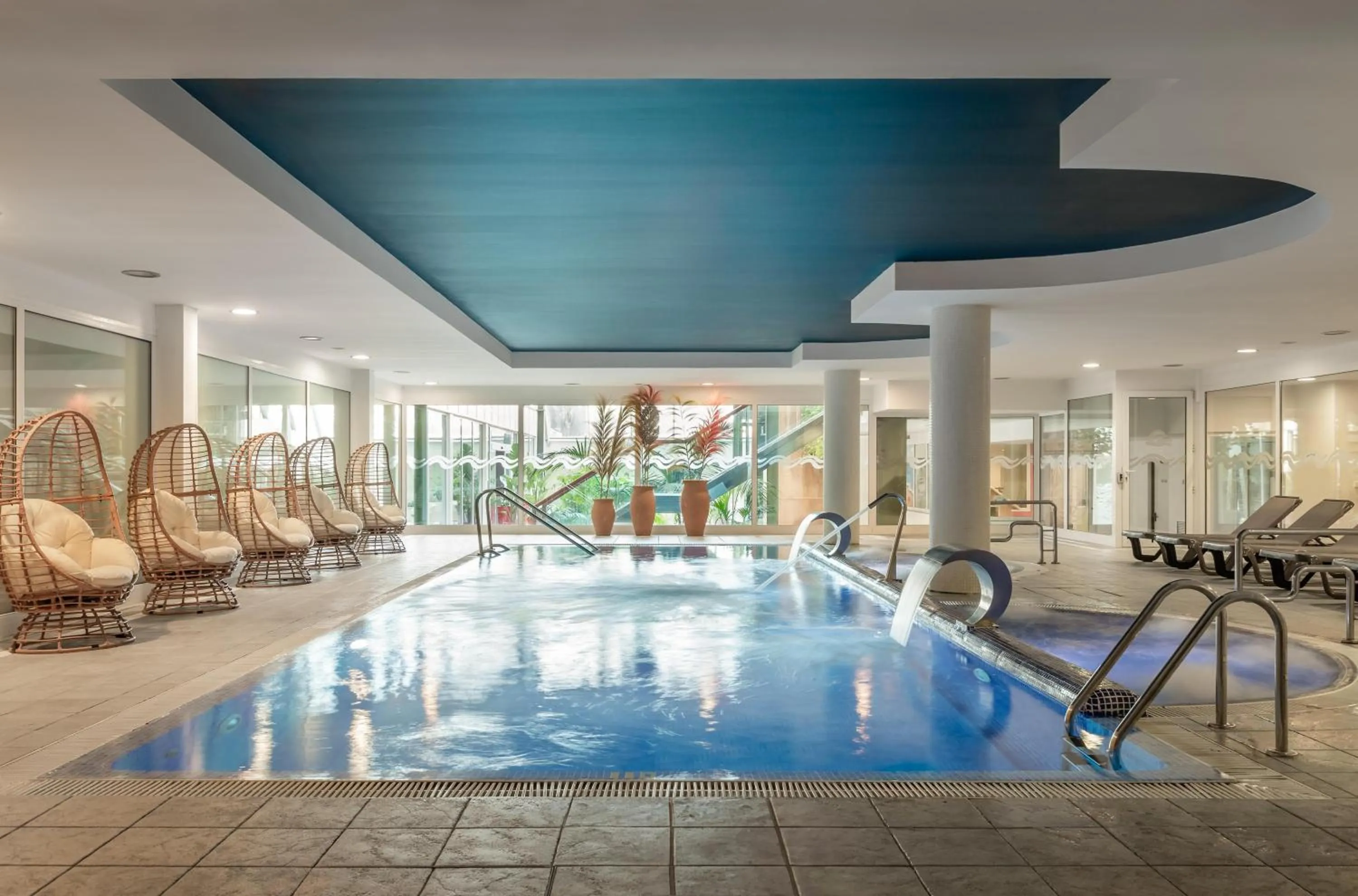 Swimming pool in ALEGRIA Caprici Verd 4 Sup