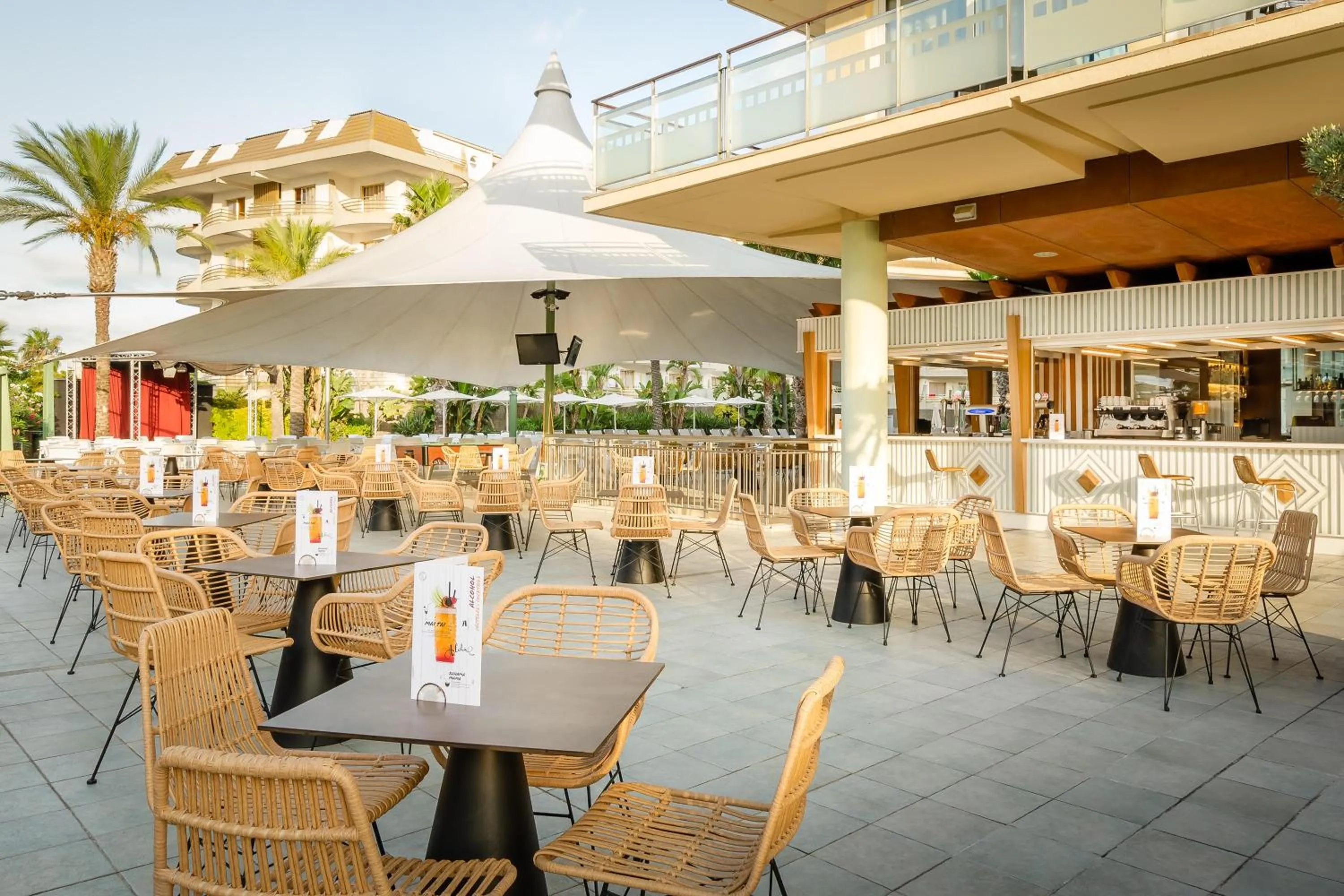 Lounge or bar in ALEGRIA Caprici Verd 4 Sup