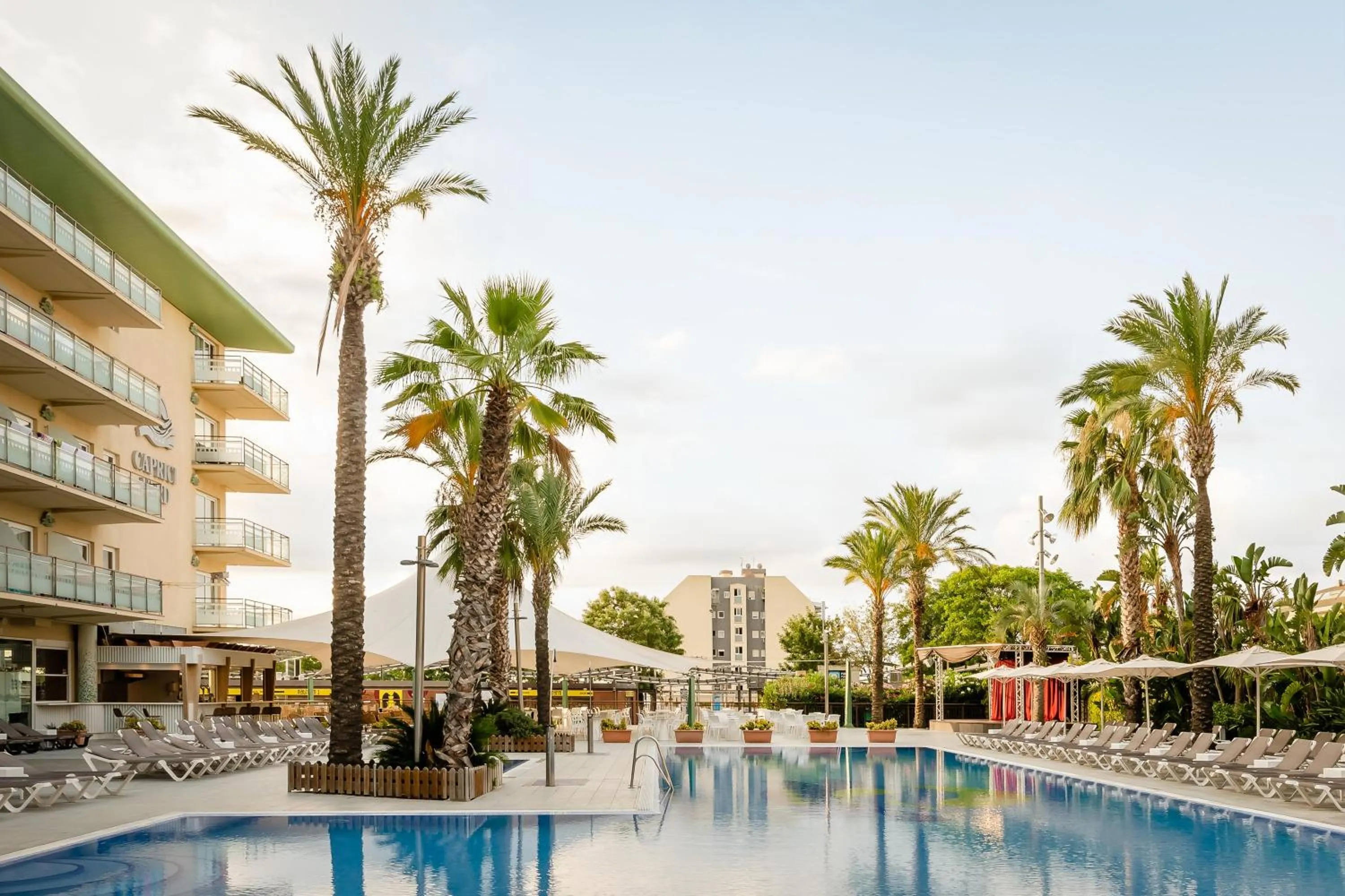 Swimming pool in ALEGRIA Caprici Verd 4 Sup