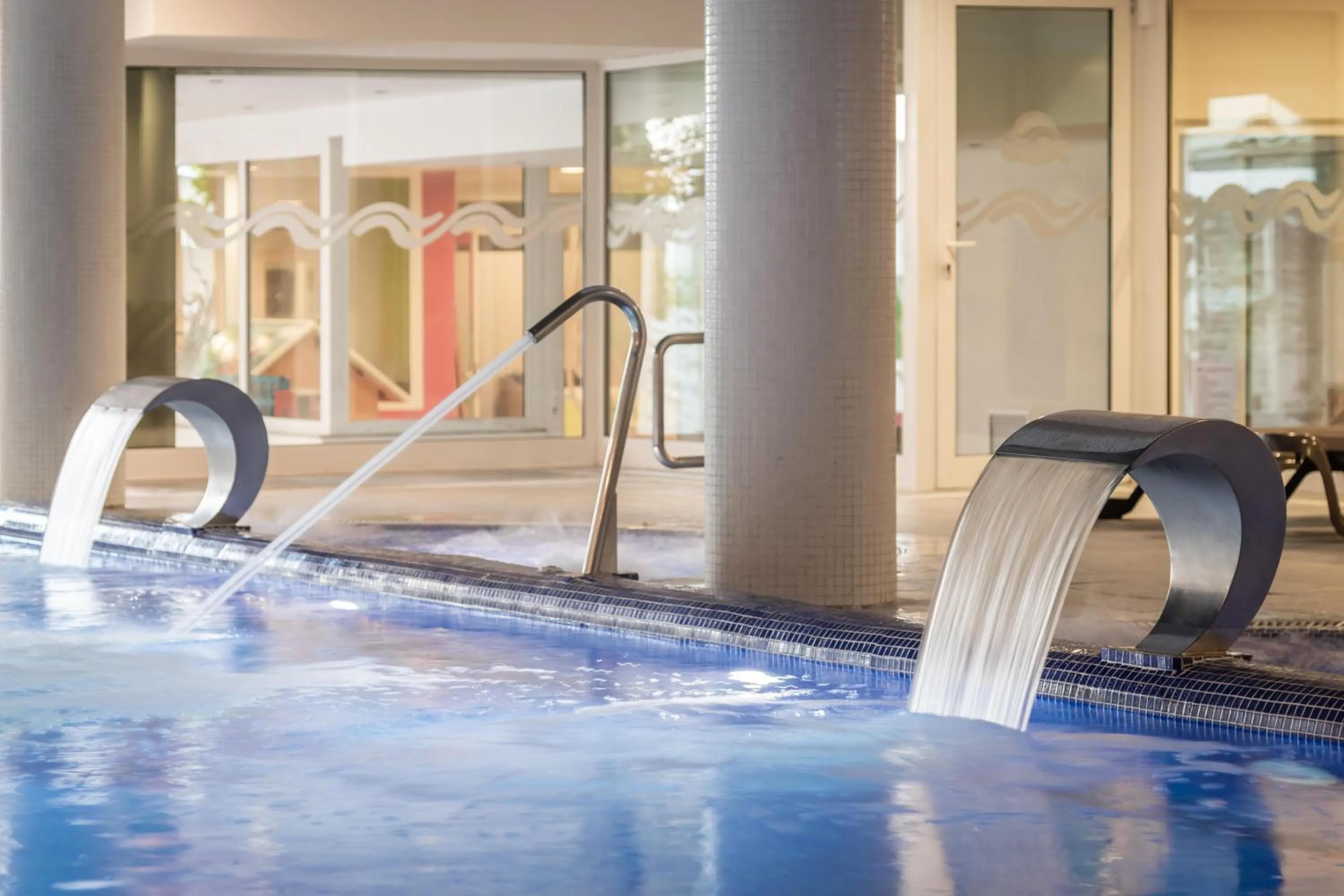 Swimming pool in ALEGRIA Caprici Verd 4 Sup