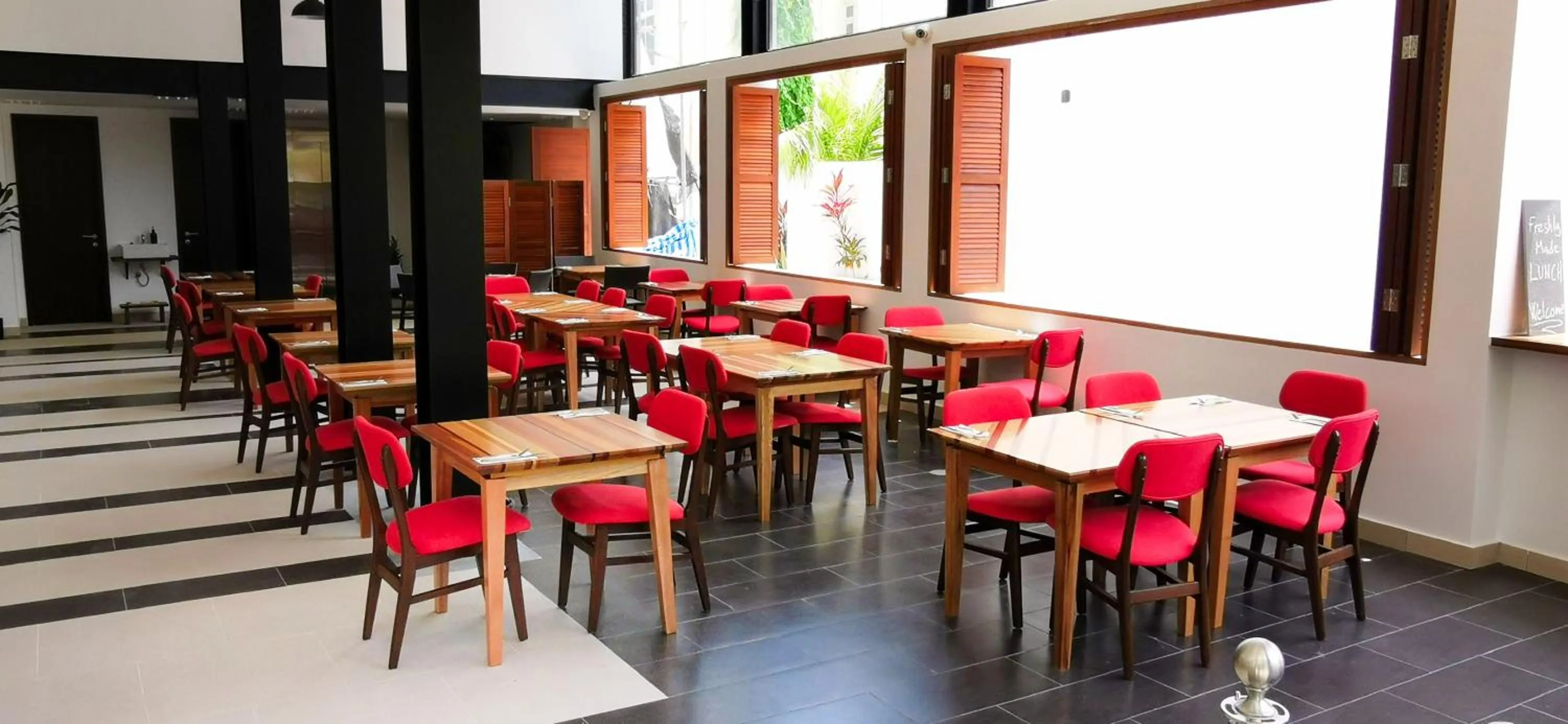 Restaurant/places to eat in Ranthari Hotel and Spa Ukulhas Maldives