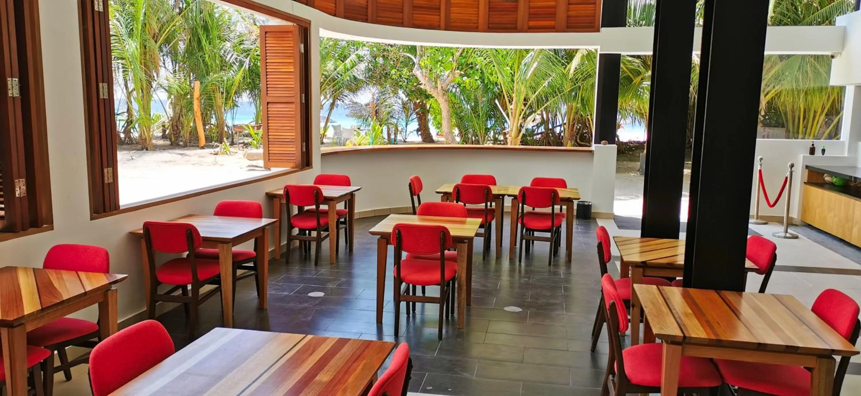 Restaurant/places to eat in Ranthari Hotel and Spa Ukulhas Maldives