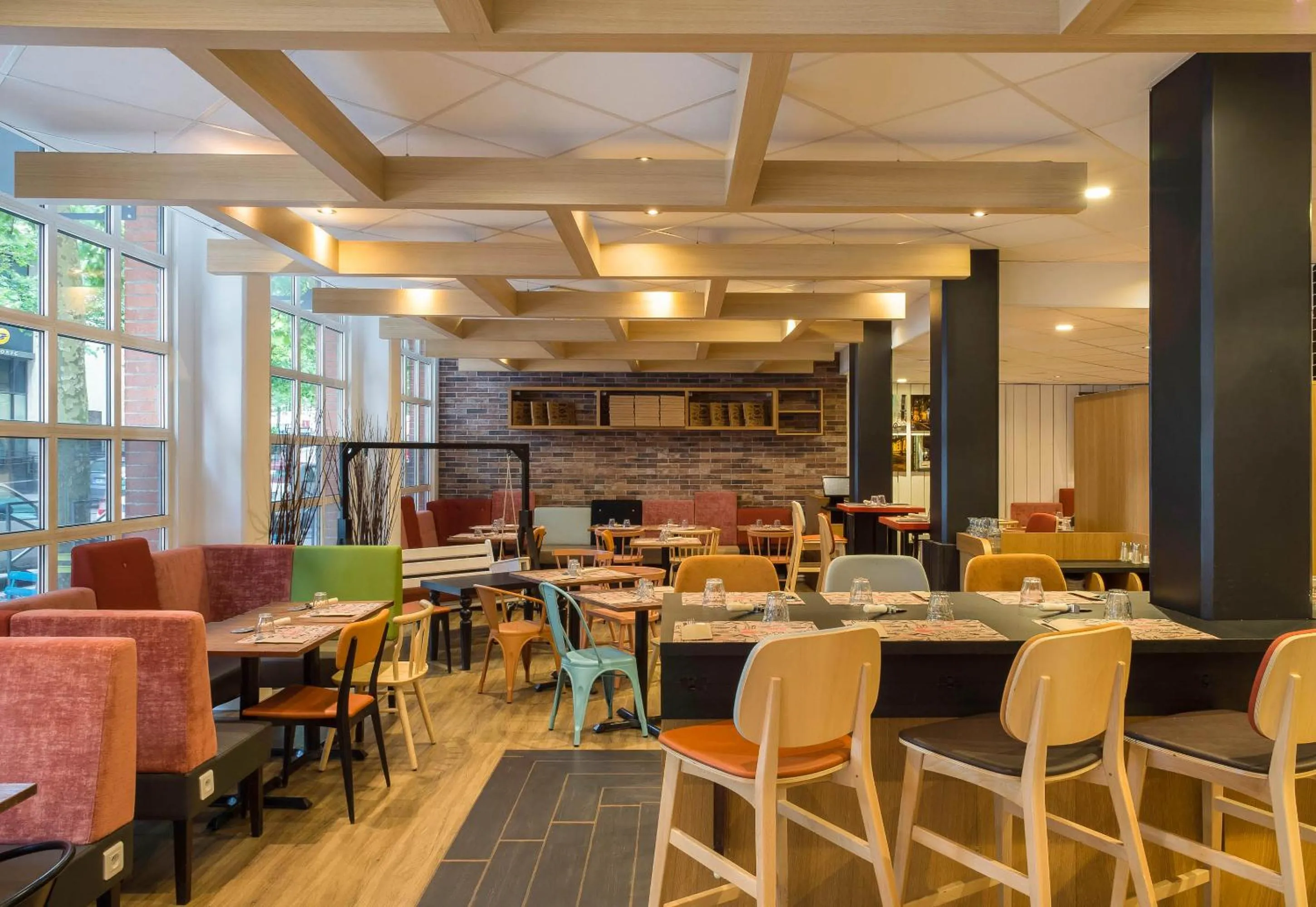 Restaurant/places to eat in B&B HOTEL Lille Roubaix Centre Grand-Place