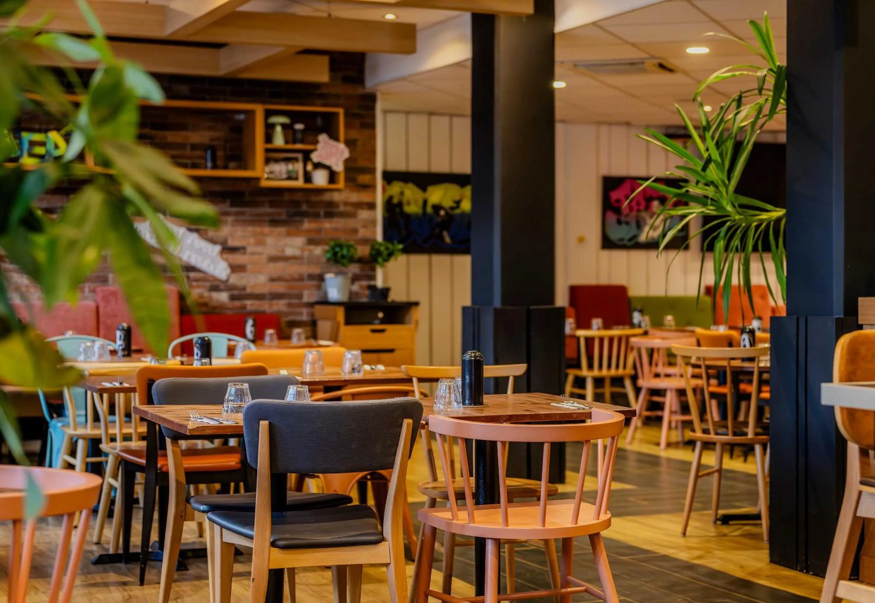 Restaurant/places to eat in B&B HOTEL Lille Roubaix Centre Grand-Place