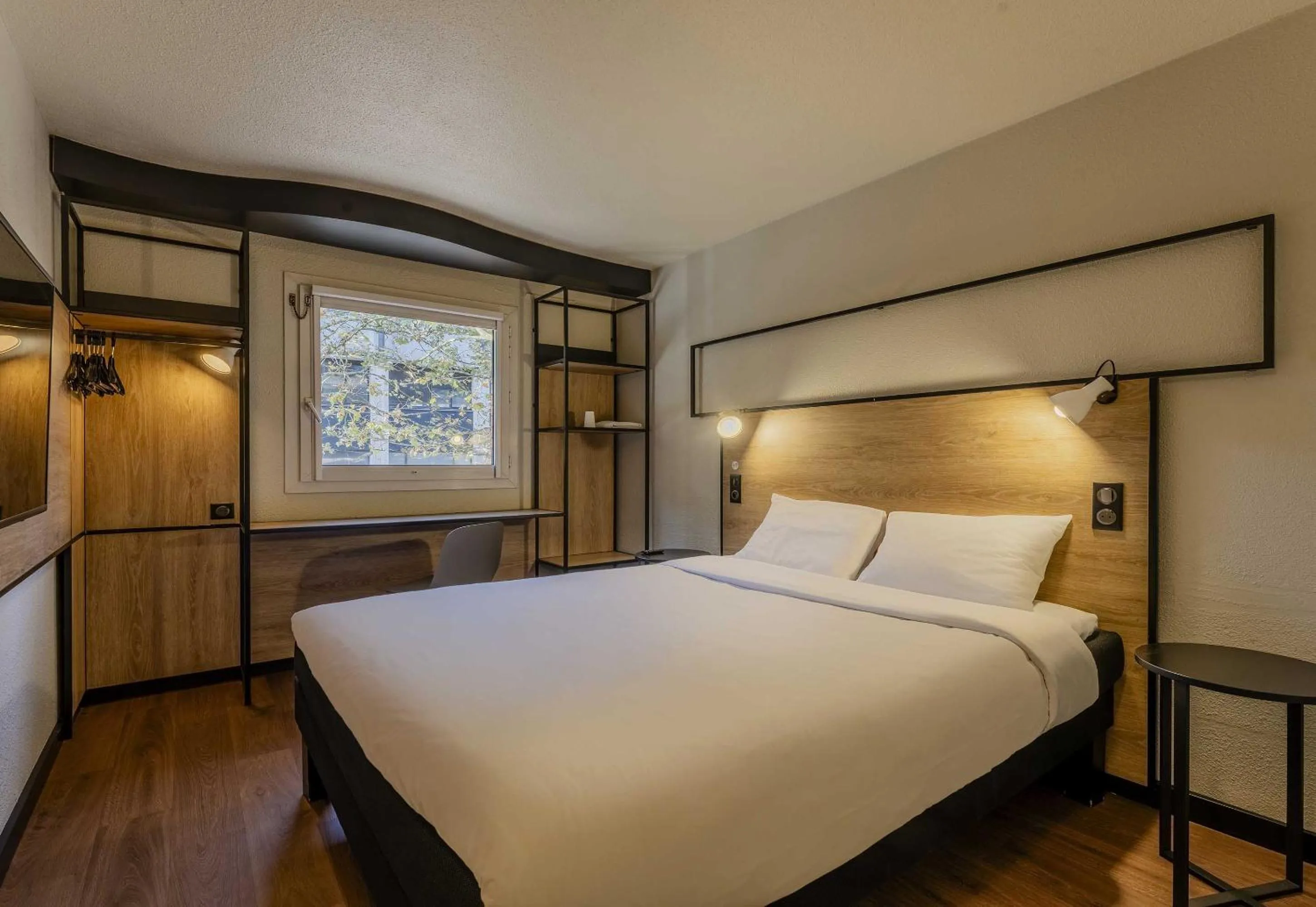 Bedroom, Bed in B&B HOTEL Lille Roubaix Centre Grand-Place