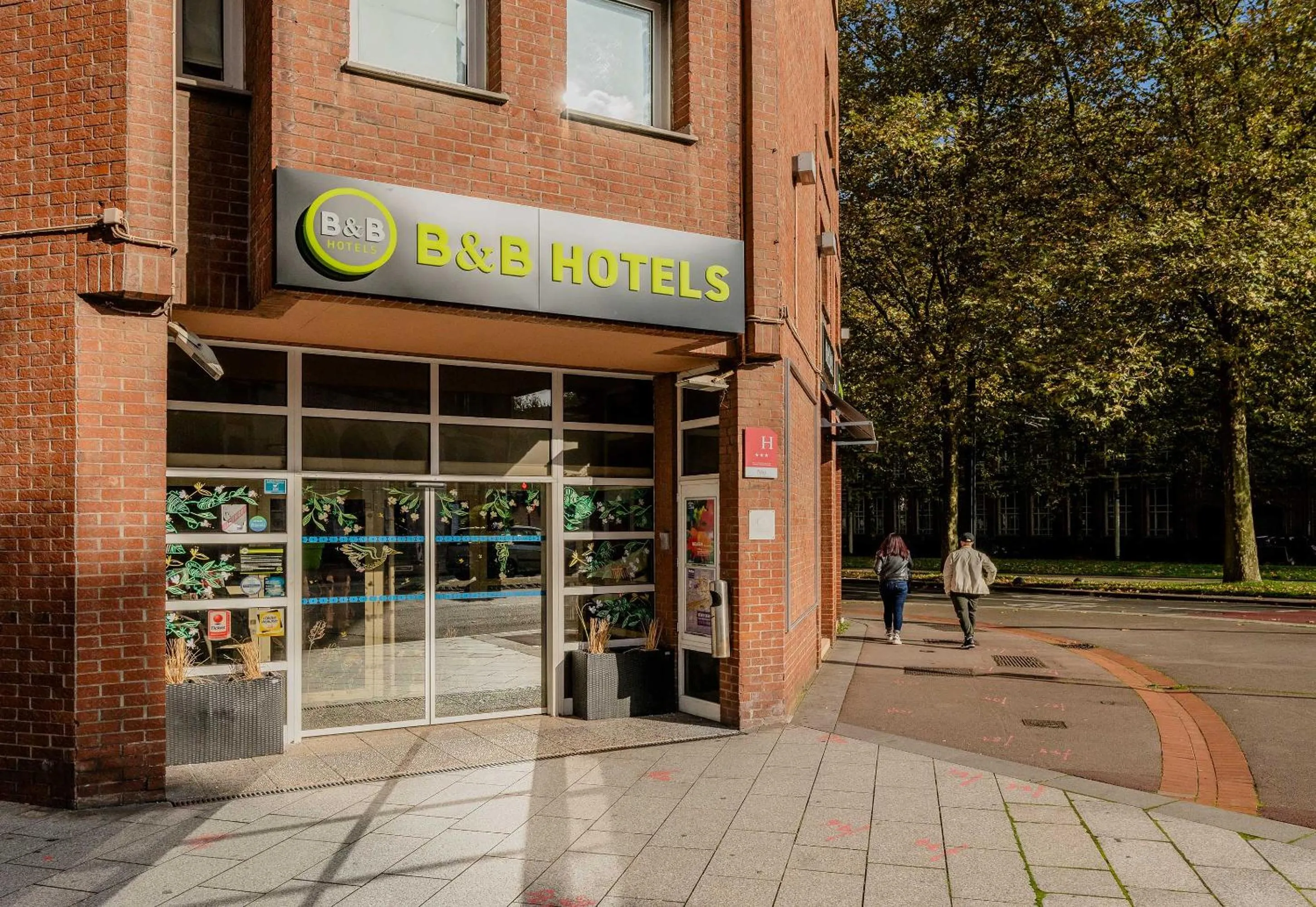 Facade/entrance in B&B HOTEL Lille Roubaix Centre Grand-Place