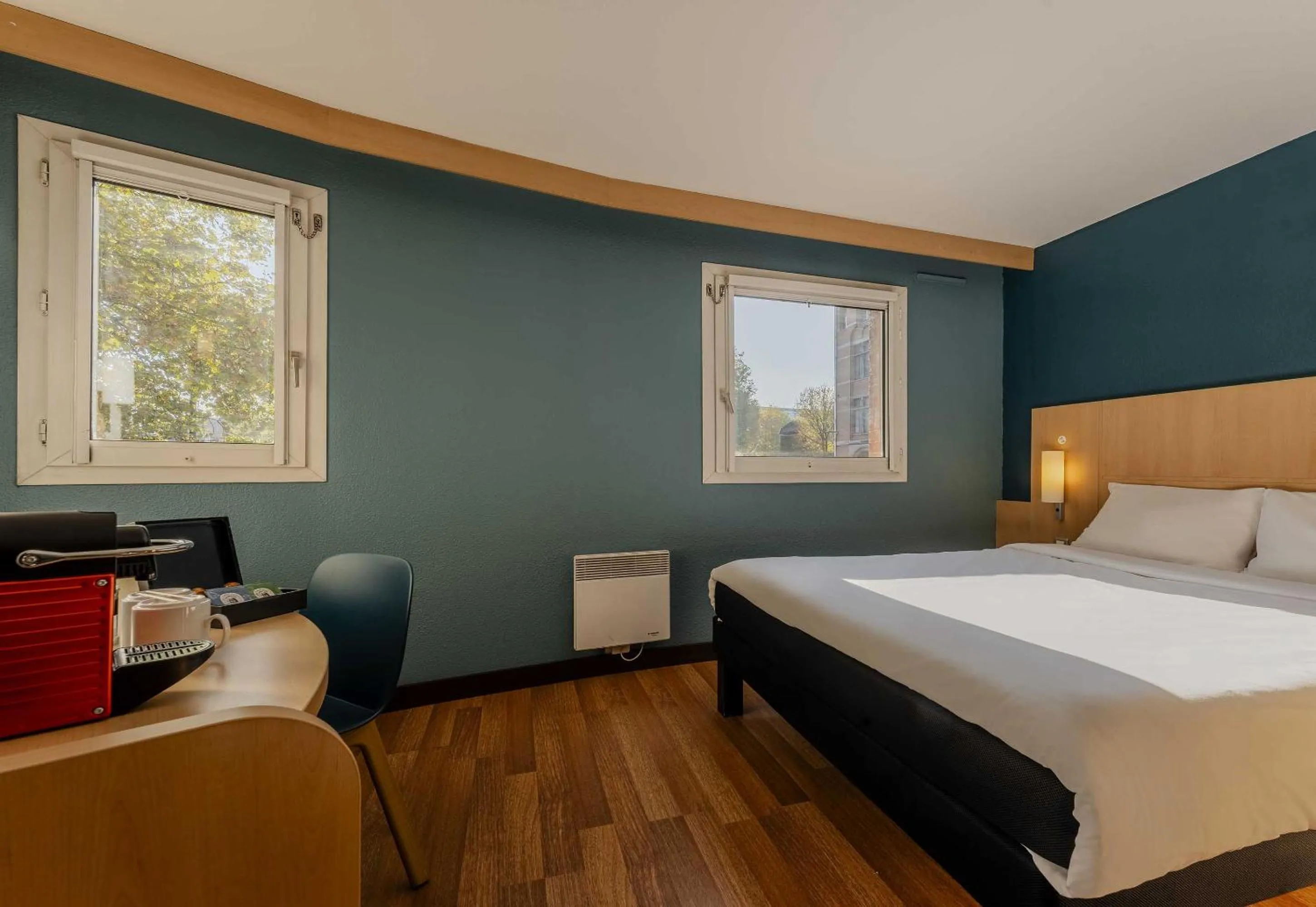 Bedroom, Bed in B&B HOTEL Lille Roubaix Centre Grand-Place