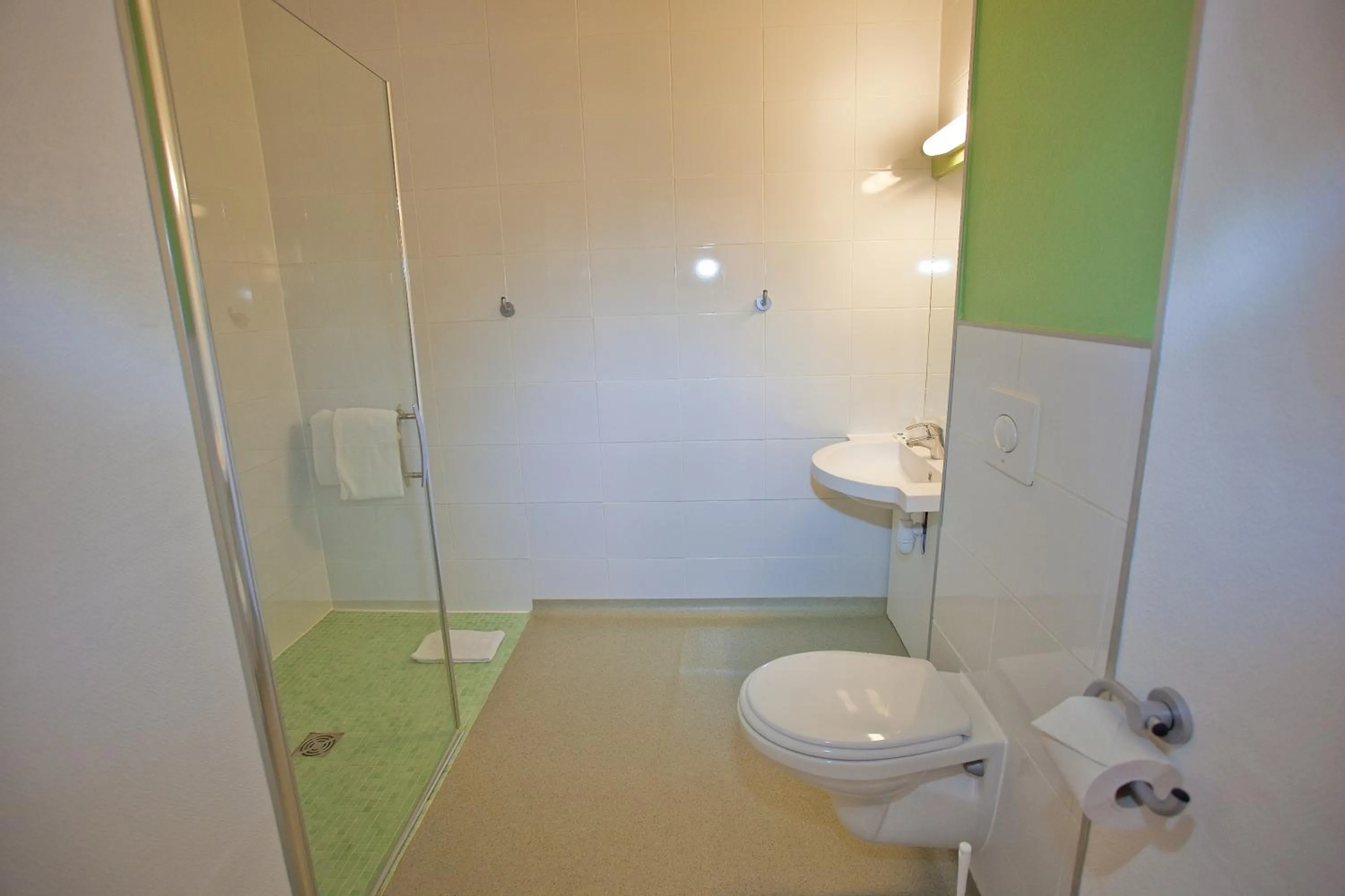 Bathroom in ibis budget Marne la Vallée