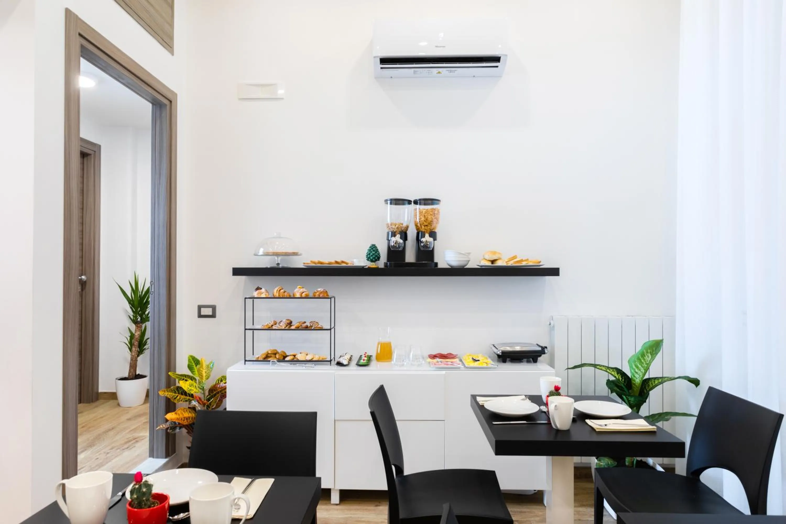 Dining area in Lighea aqua suites and breakfast