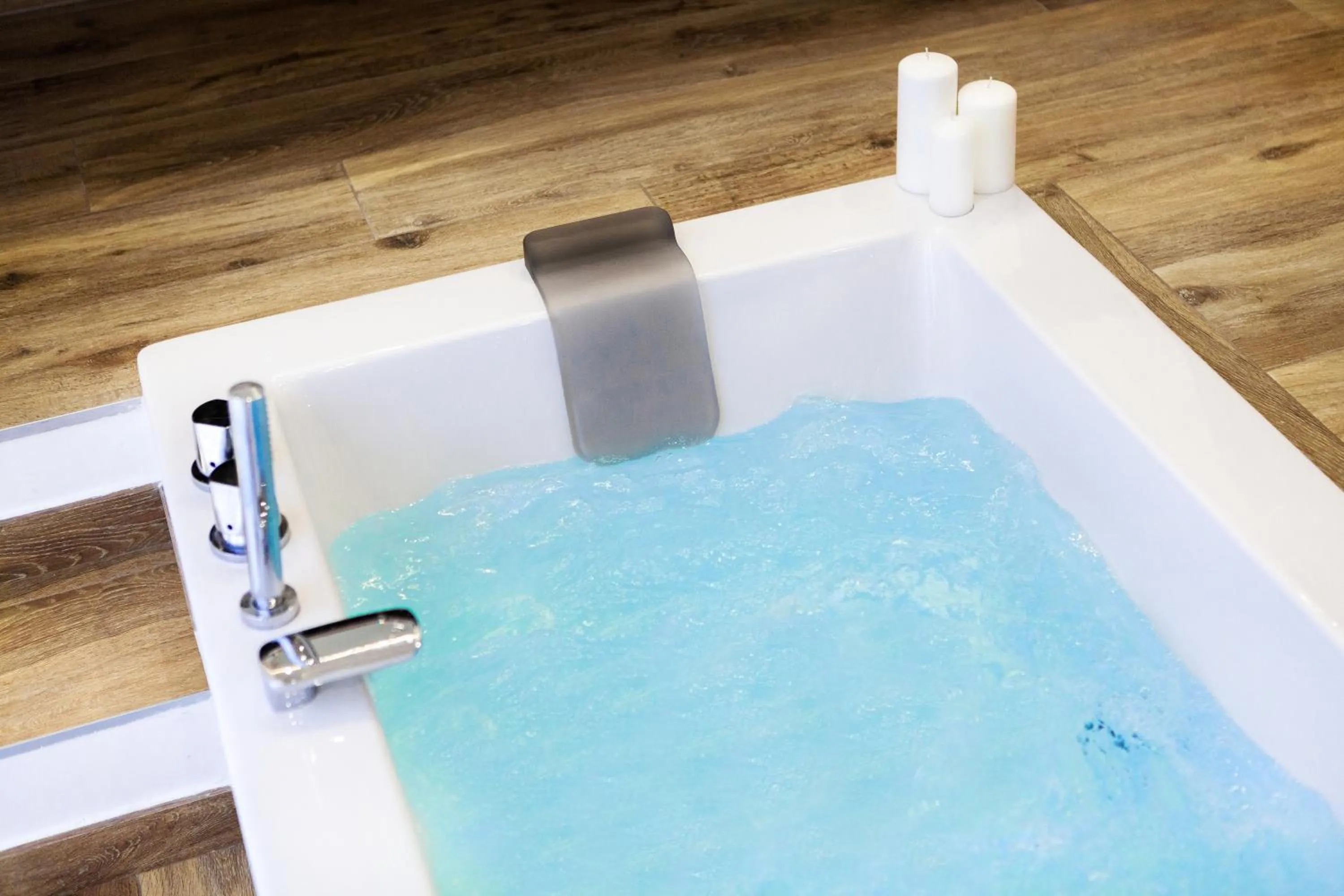 Hot Tub in Lighea aqua suites and breakfast