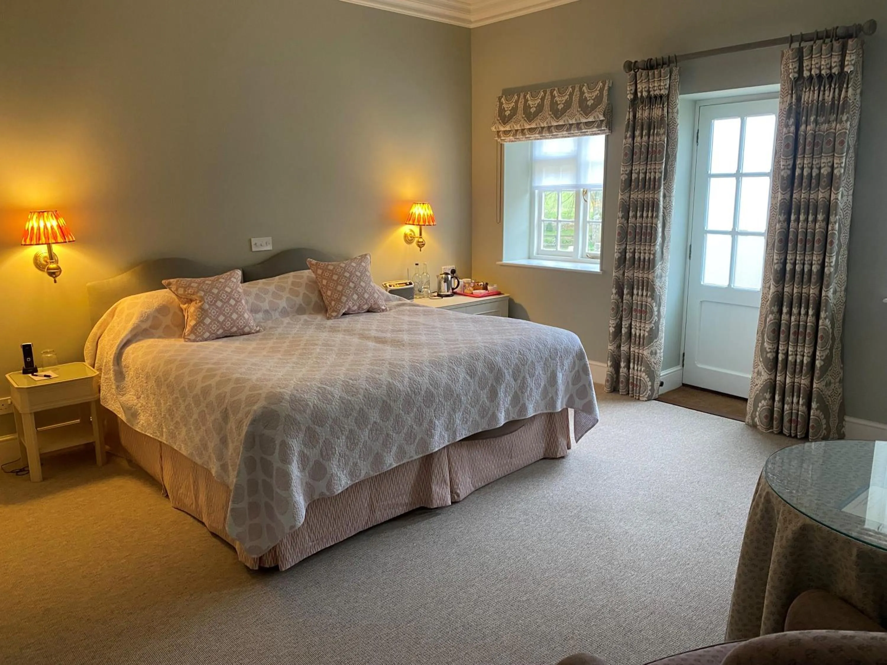 Property building, Bed in Plumber Manor Hotel