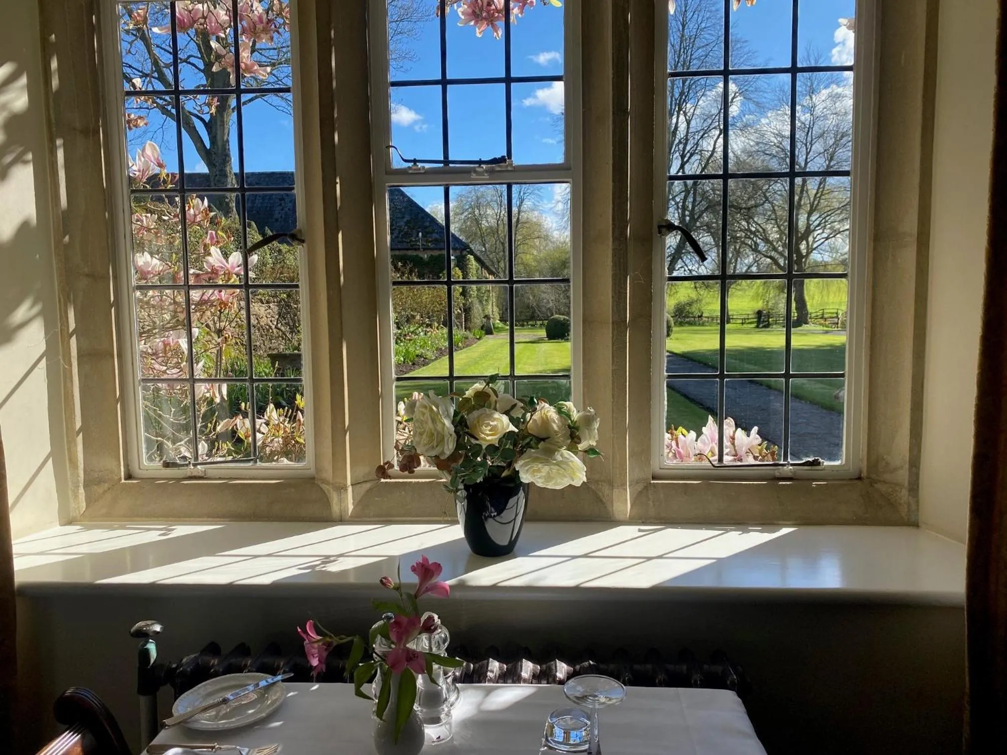 Restaurant/places to eat in Plumber Manor Hotel