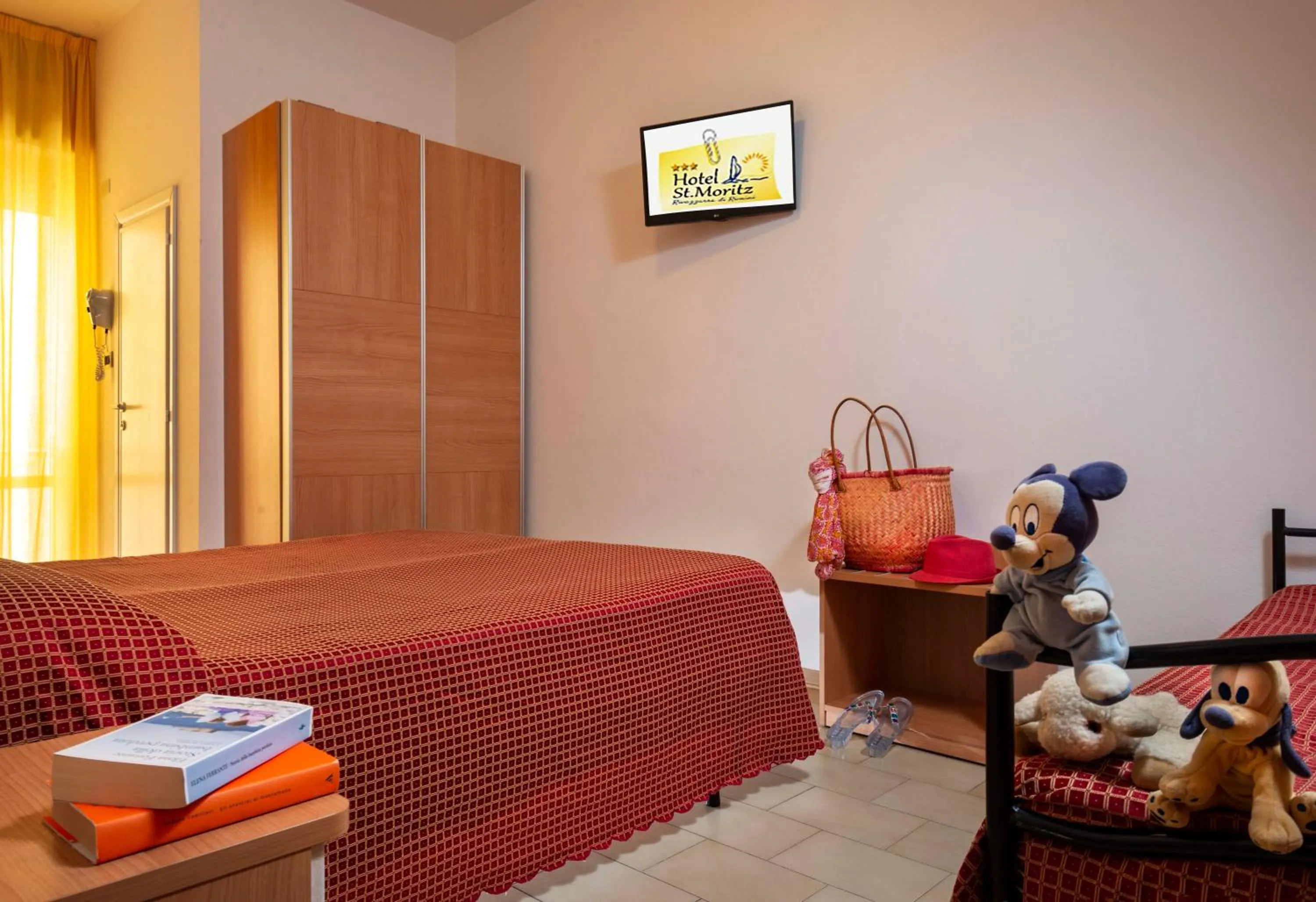 Bedroom, Bed in Hotel St. Moritz