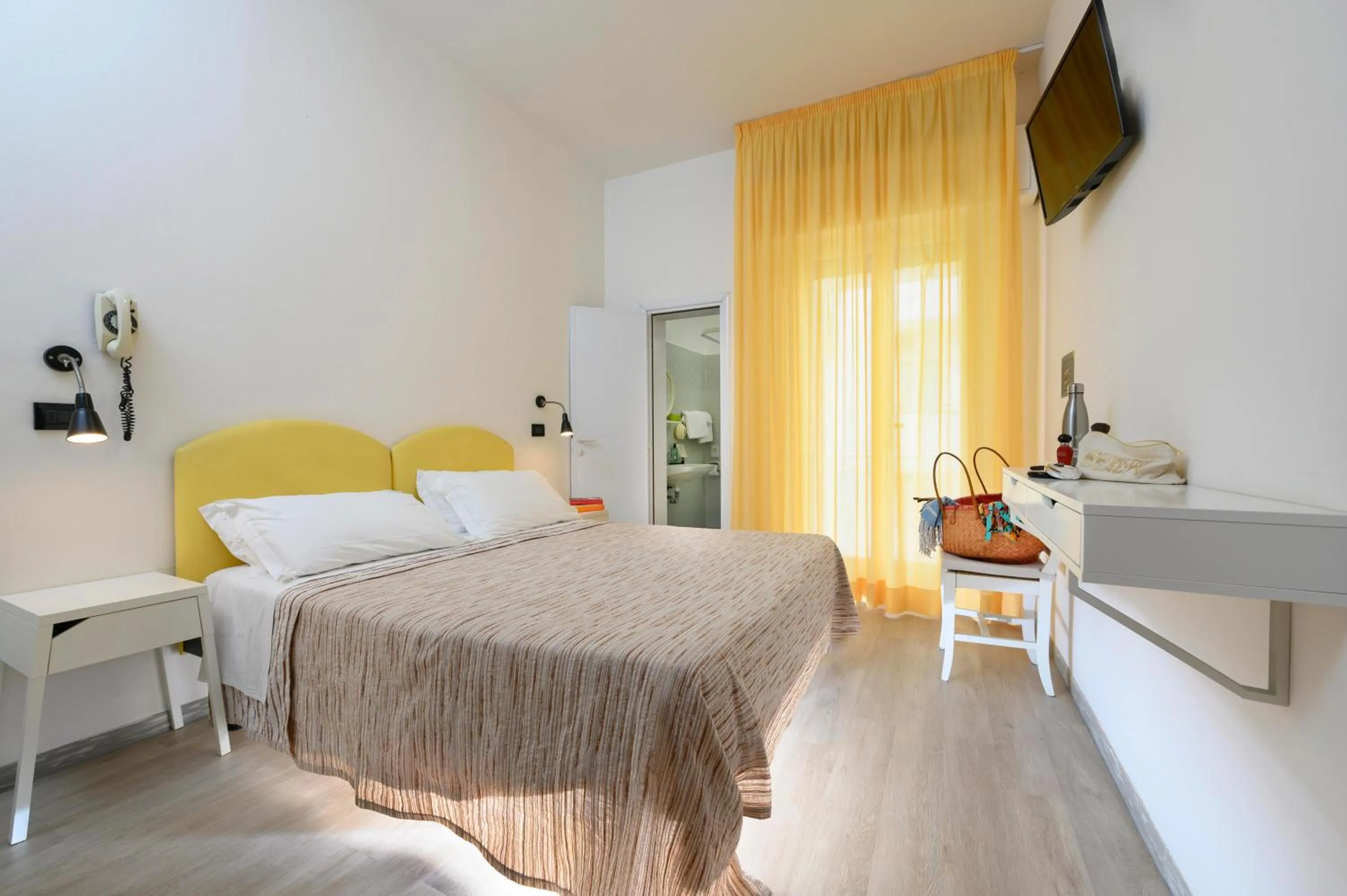 Photo of the whole room, Bed in Hotel St. Moritz