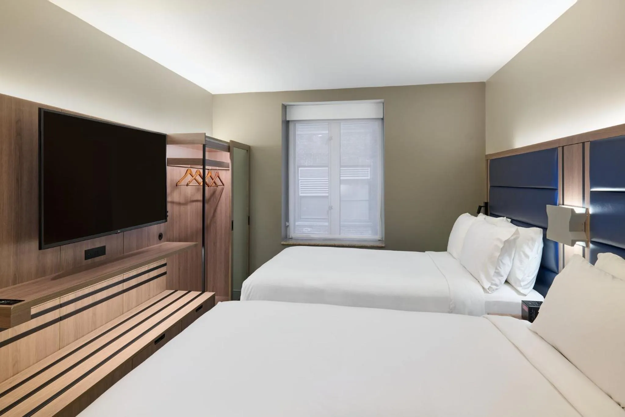 Photo of the whole room, Bed in Holiday Inn Express NYC Chelsea - NoMad Area by IHG