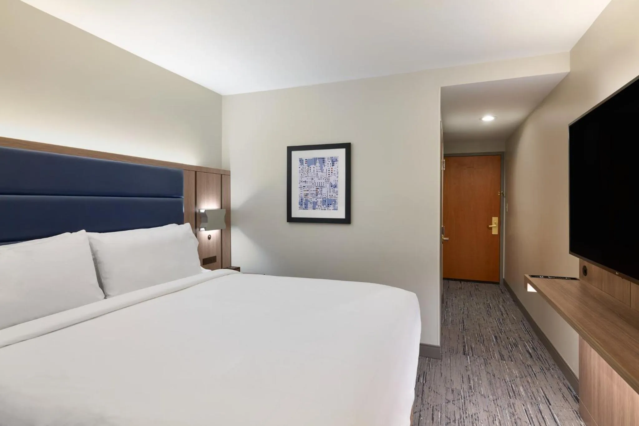 Photo of the whole room, Bed in Holiday Inn Express NYC Chelsea - NoMad Area by IHG