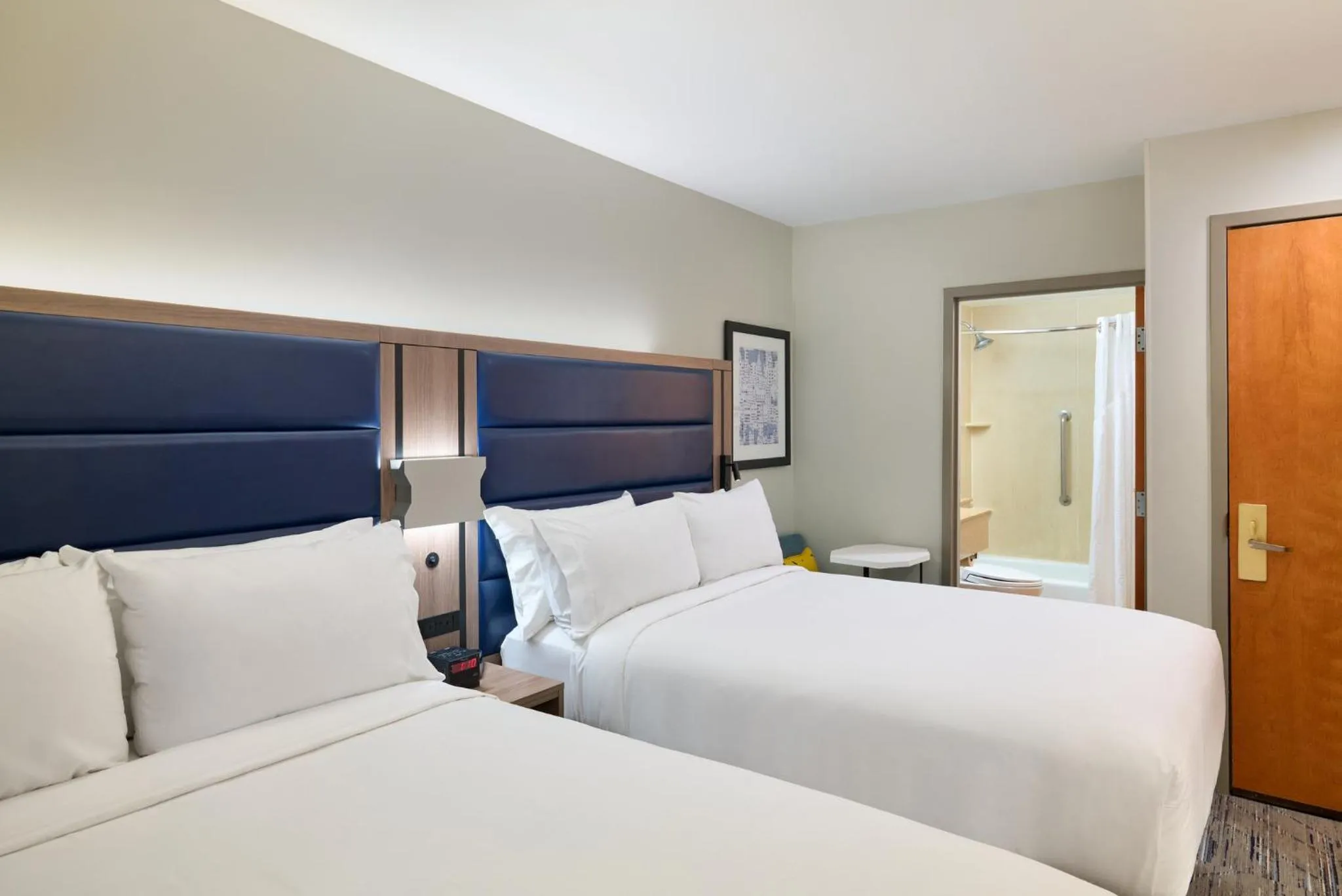 Photo of the whole room, Bed in Holiday Inn Express NYC Chelsea - NoMad Area by IHG