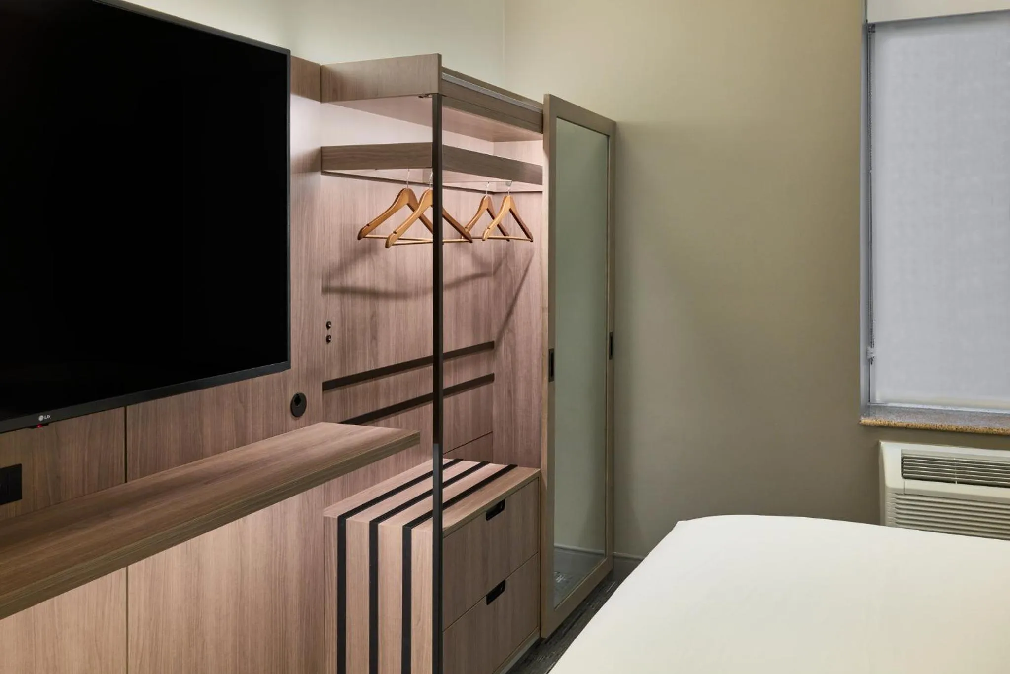 Photo of the whole room, Bed in Holiday Inn Express NYC Chelsea - NoMad Area by IHG