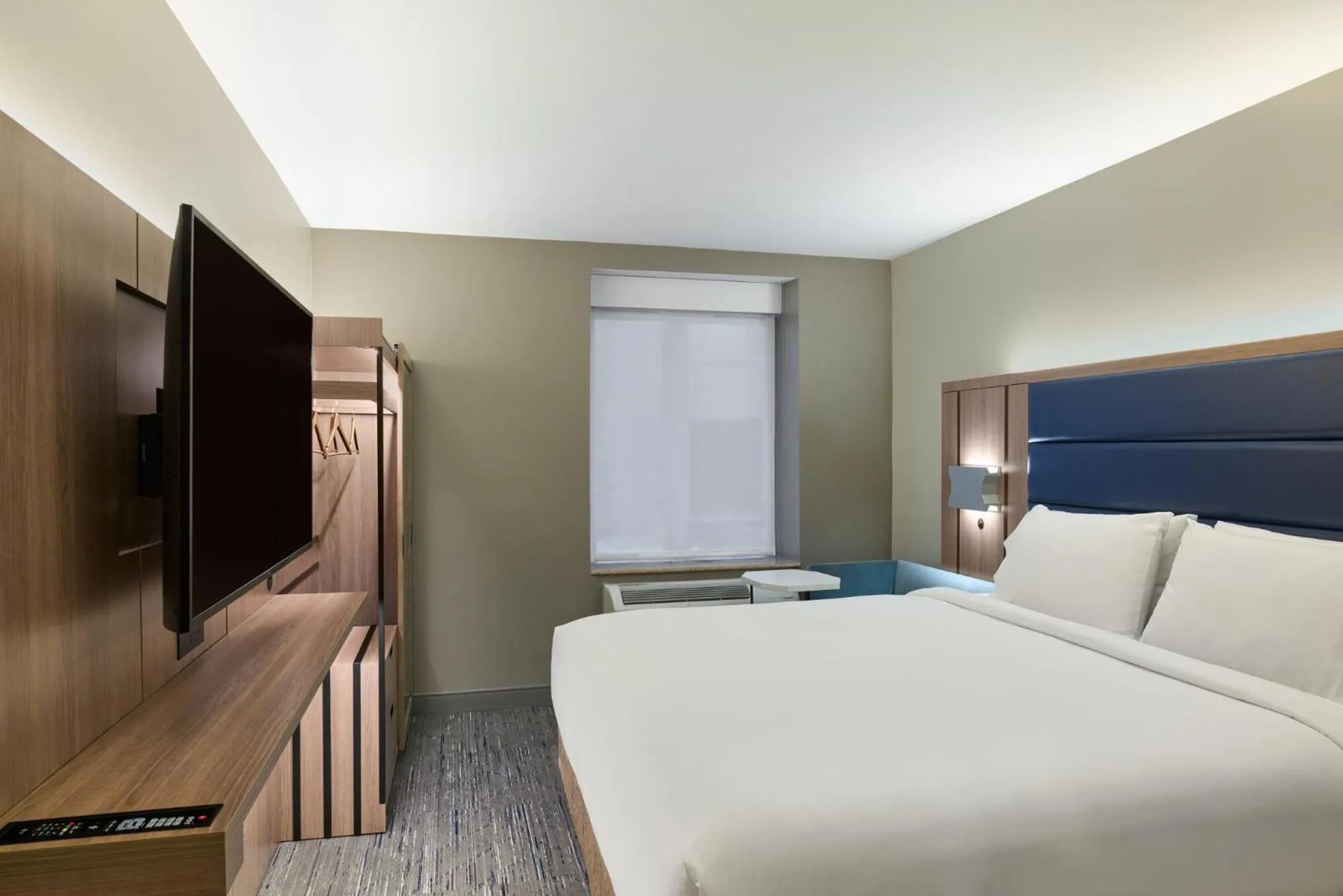 Photo of the whole room, Bed in Holiday Inn Express NYC Chelsea - NoMad Area by IHG
