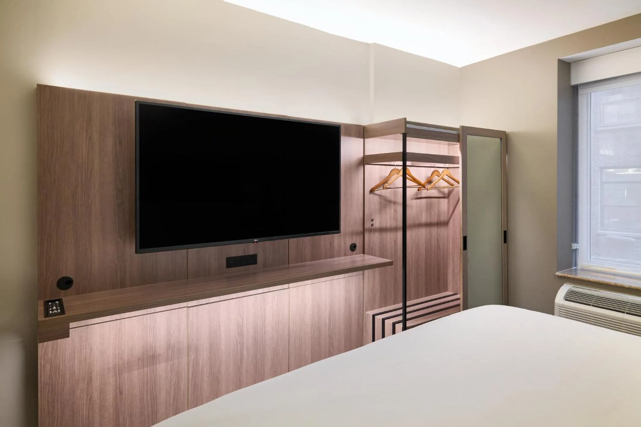 Photo of the whole room, Bed in Holiday Inn Express NYC Chelsea - NoMad Area by IHG