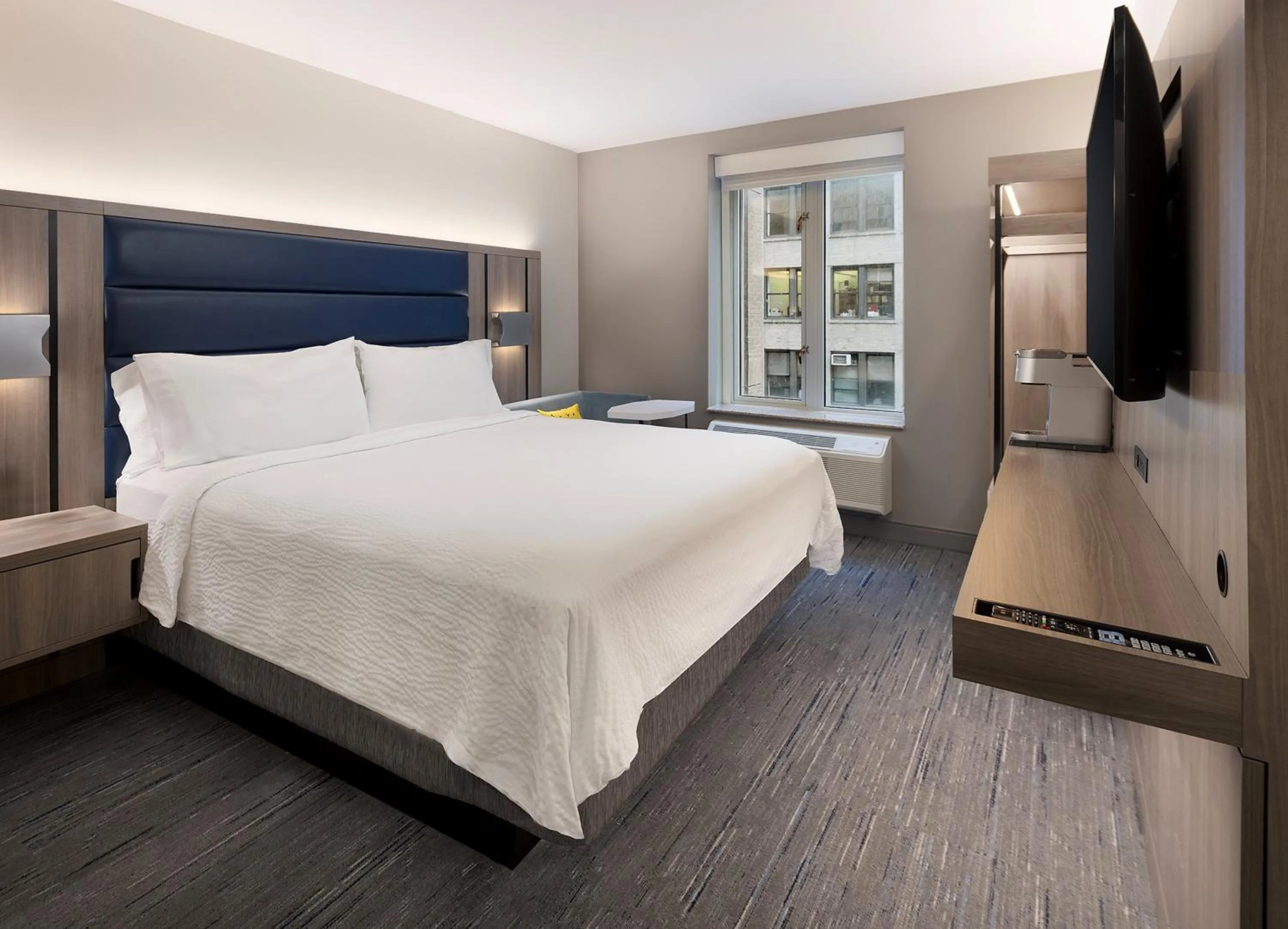 Photo of the whole room, Bed in Holiday Inn Express NYC Chelsea - NoMad Area by IHG