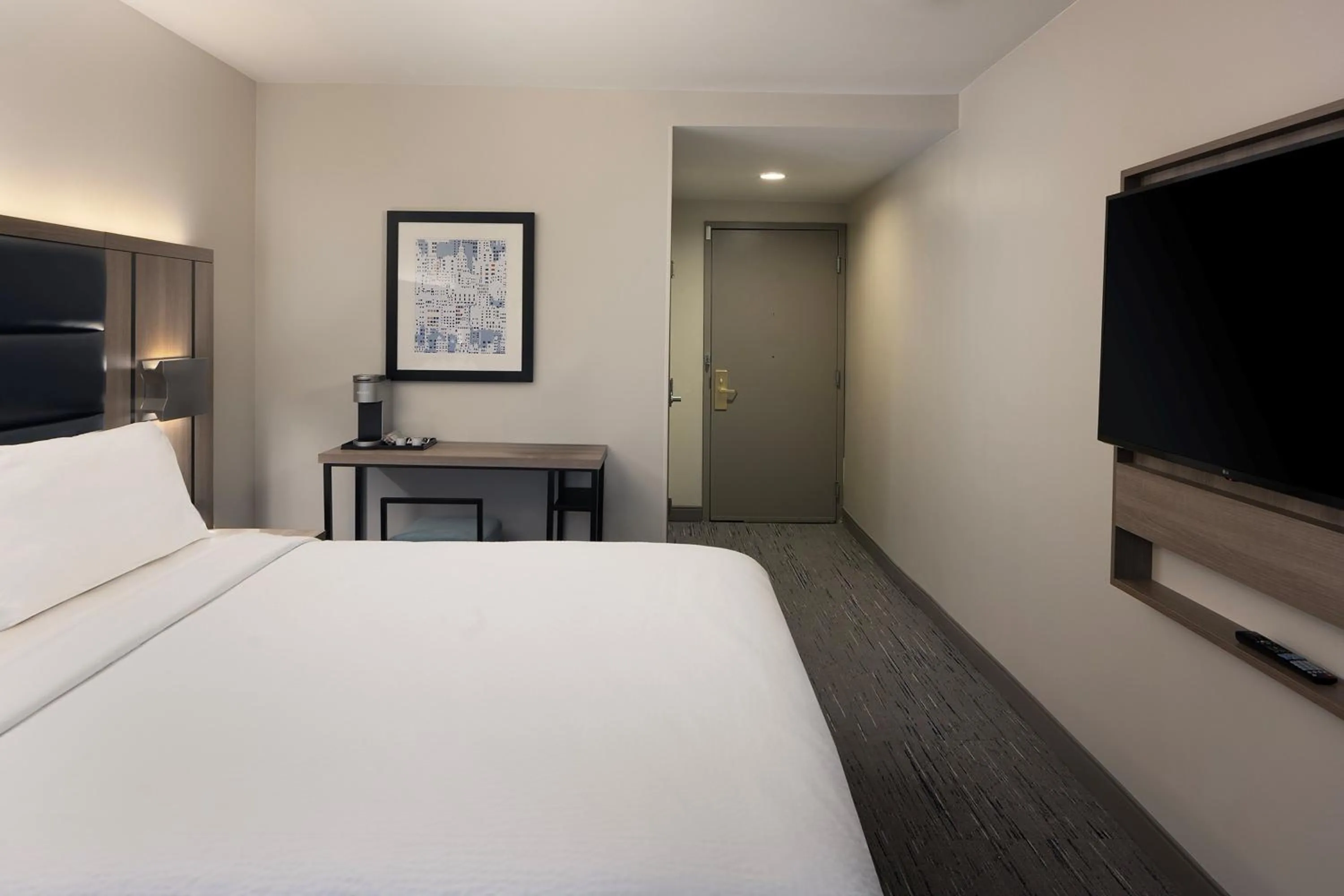 Photo of the whole room, Bed in Holiday Inn Express NYC Chelsea - NoMad Area by IHG