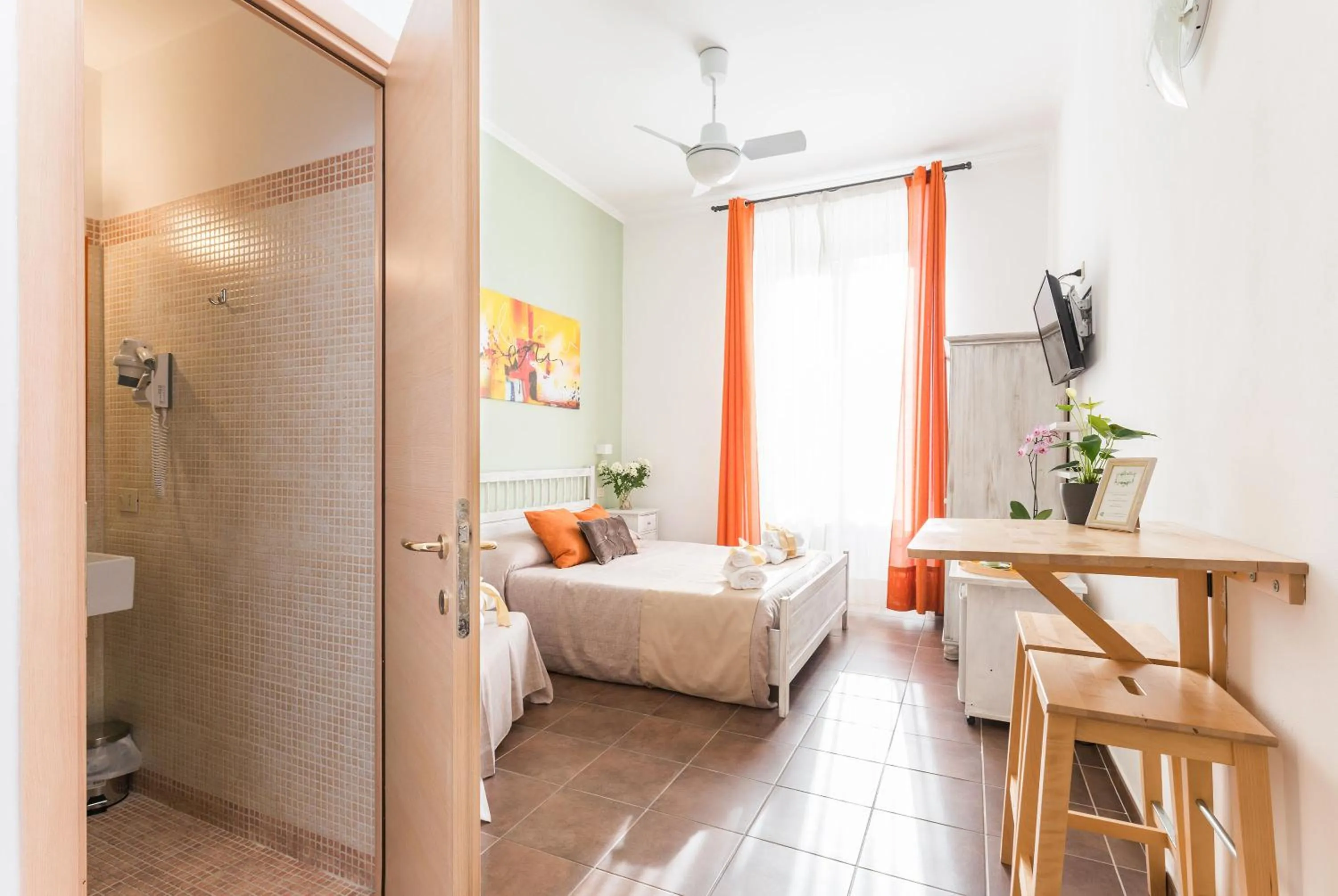 Shower, Bed in Domus Victoria Guest House