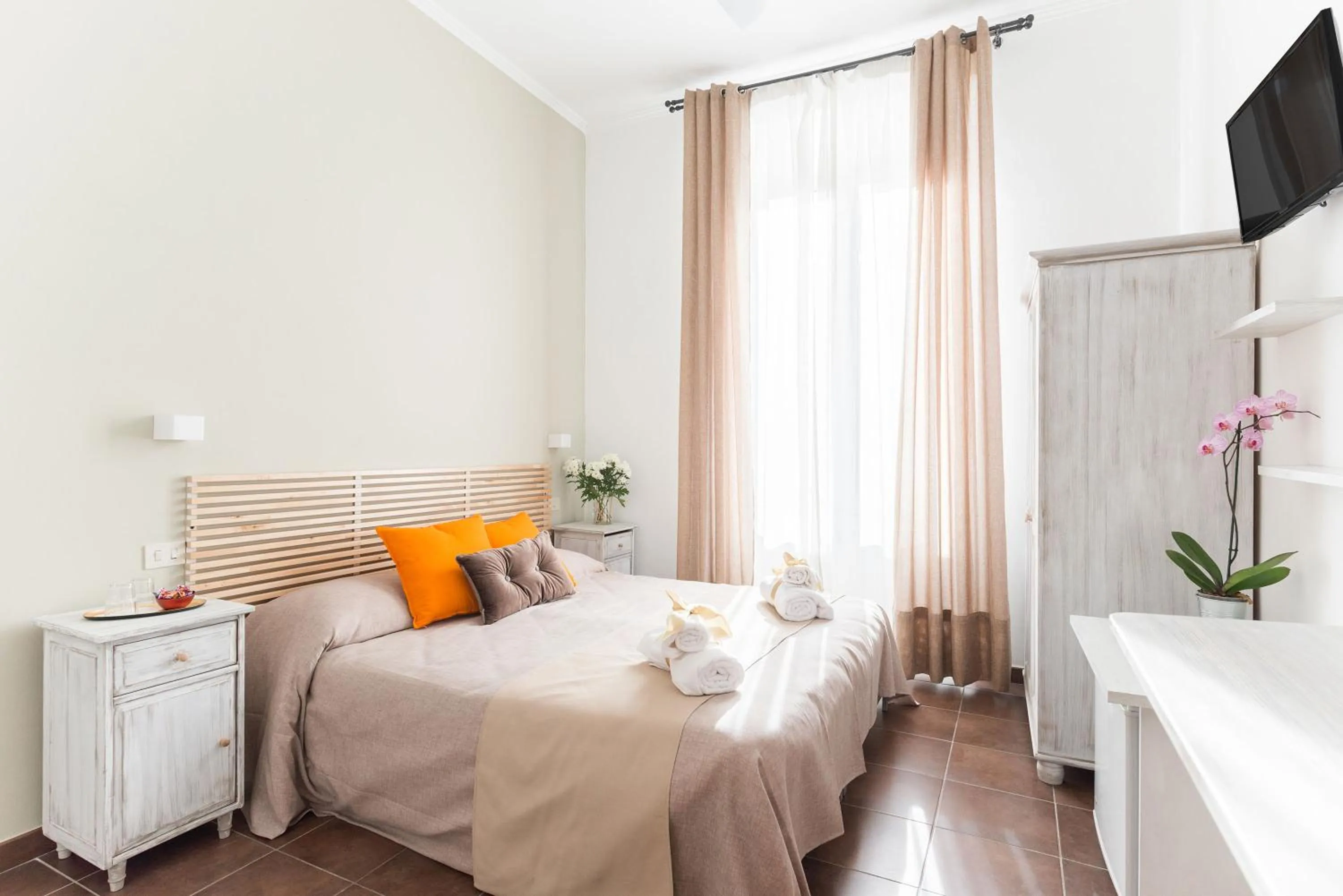 Bathroom, Bed in Domus Victoria Guest House