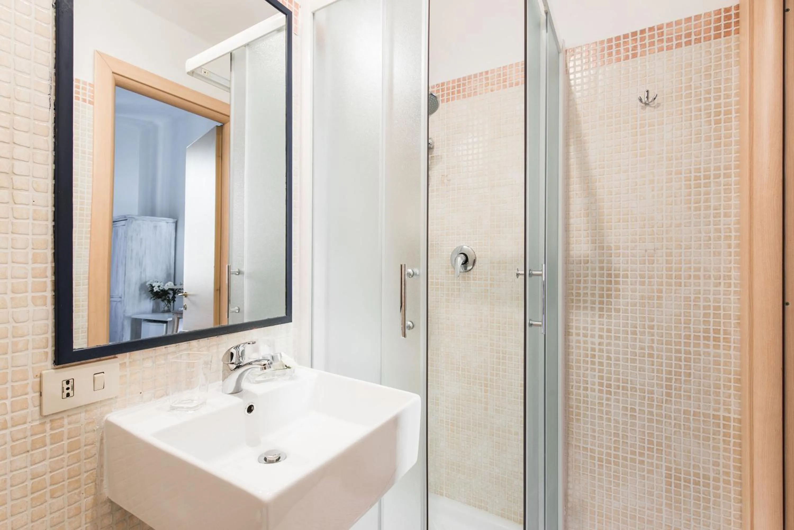 Shower in Domus Victoria Guest House