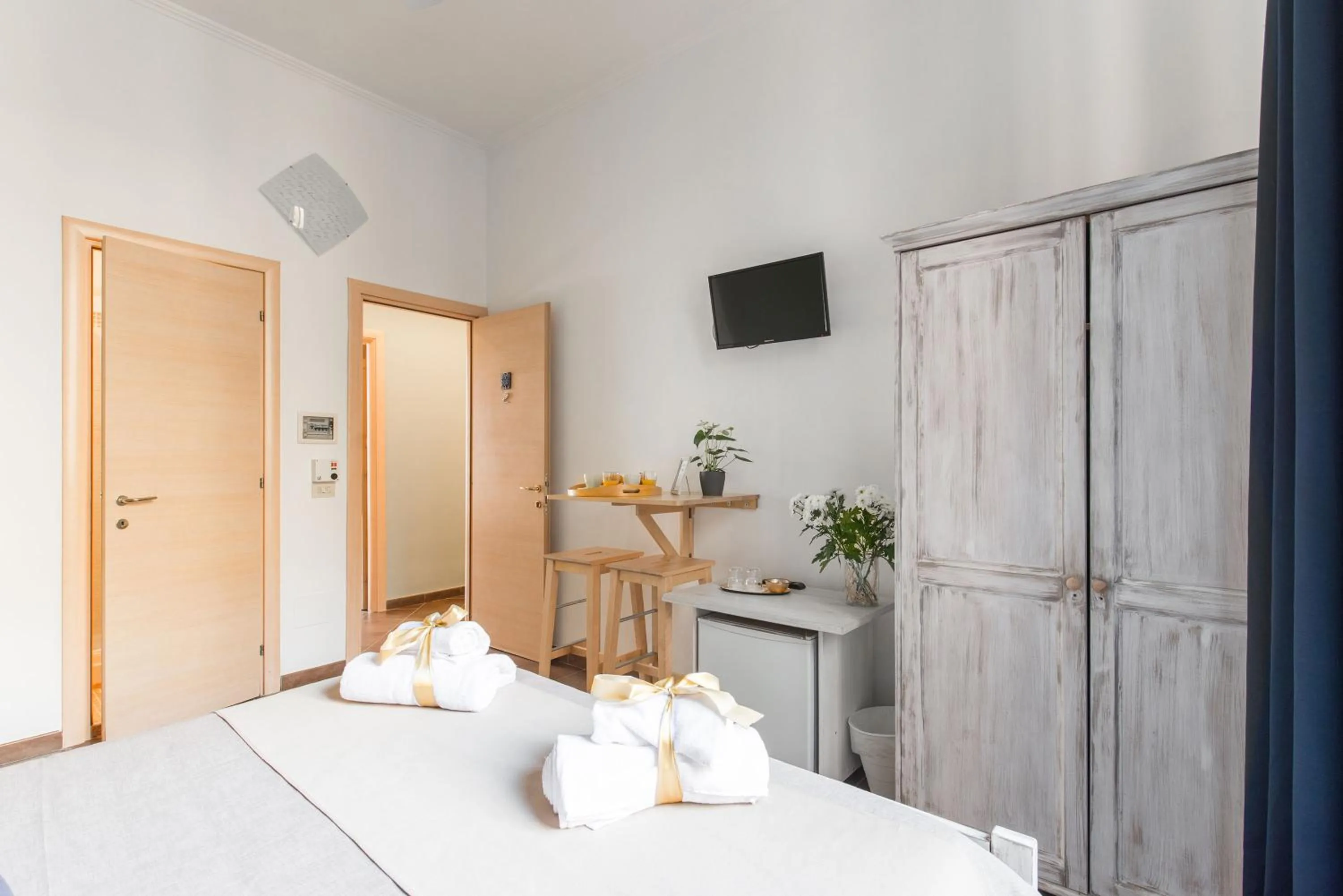 Shower, Bed in Domus Victoria Guest House