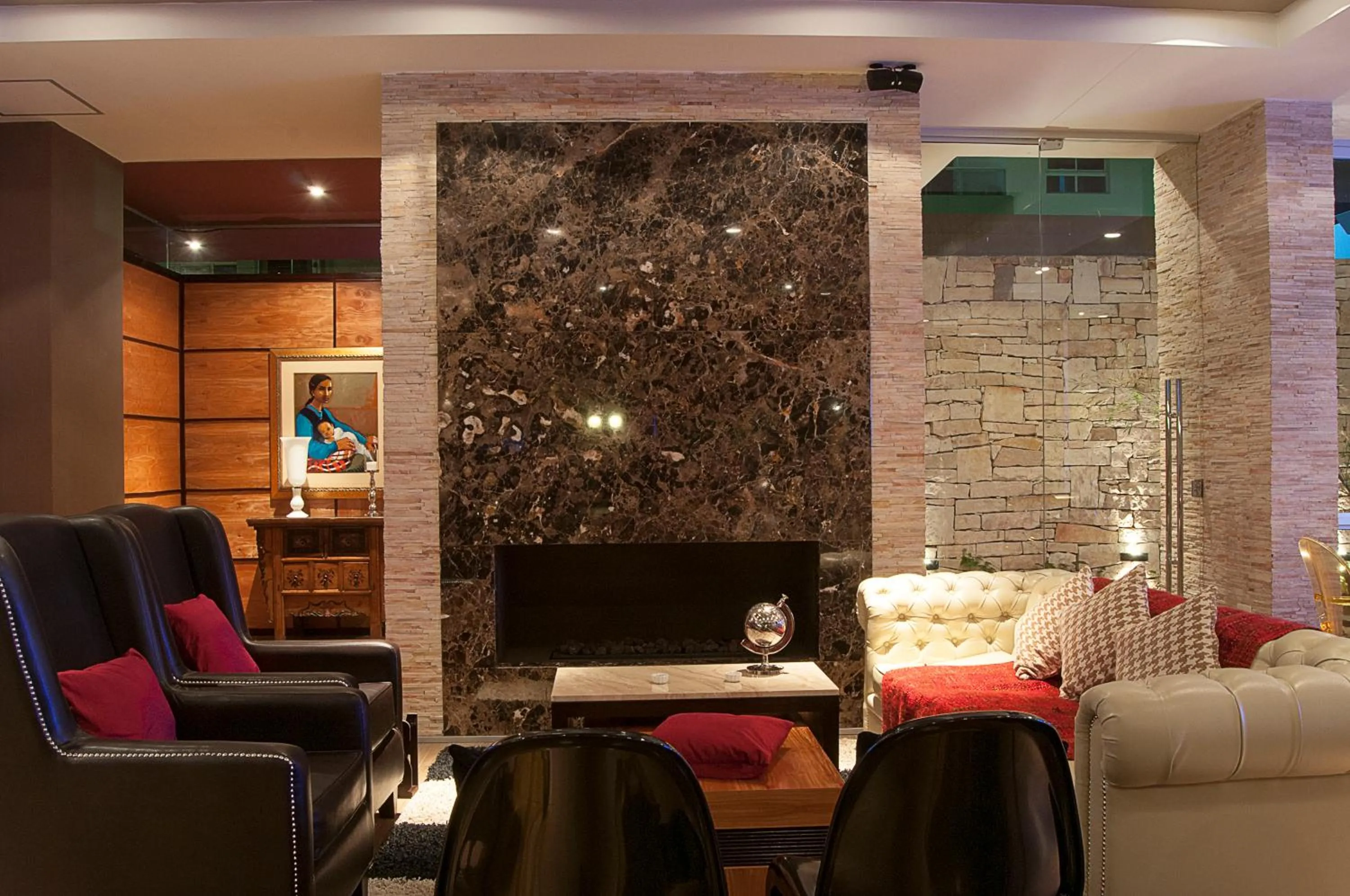 Communal lounge/ TV room in Las Ventanas Hotel Boutique