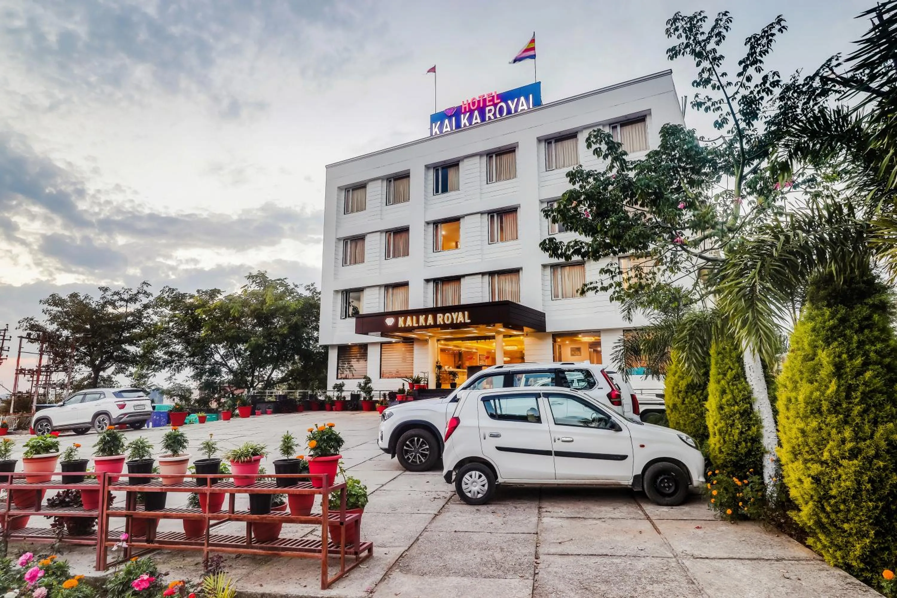 Facade/entrance in Hotel Kalka Royal