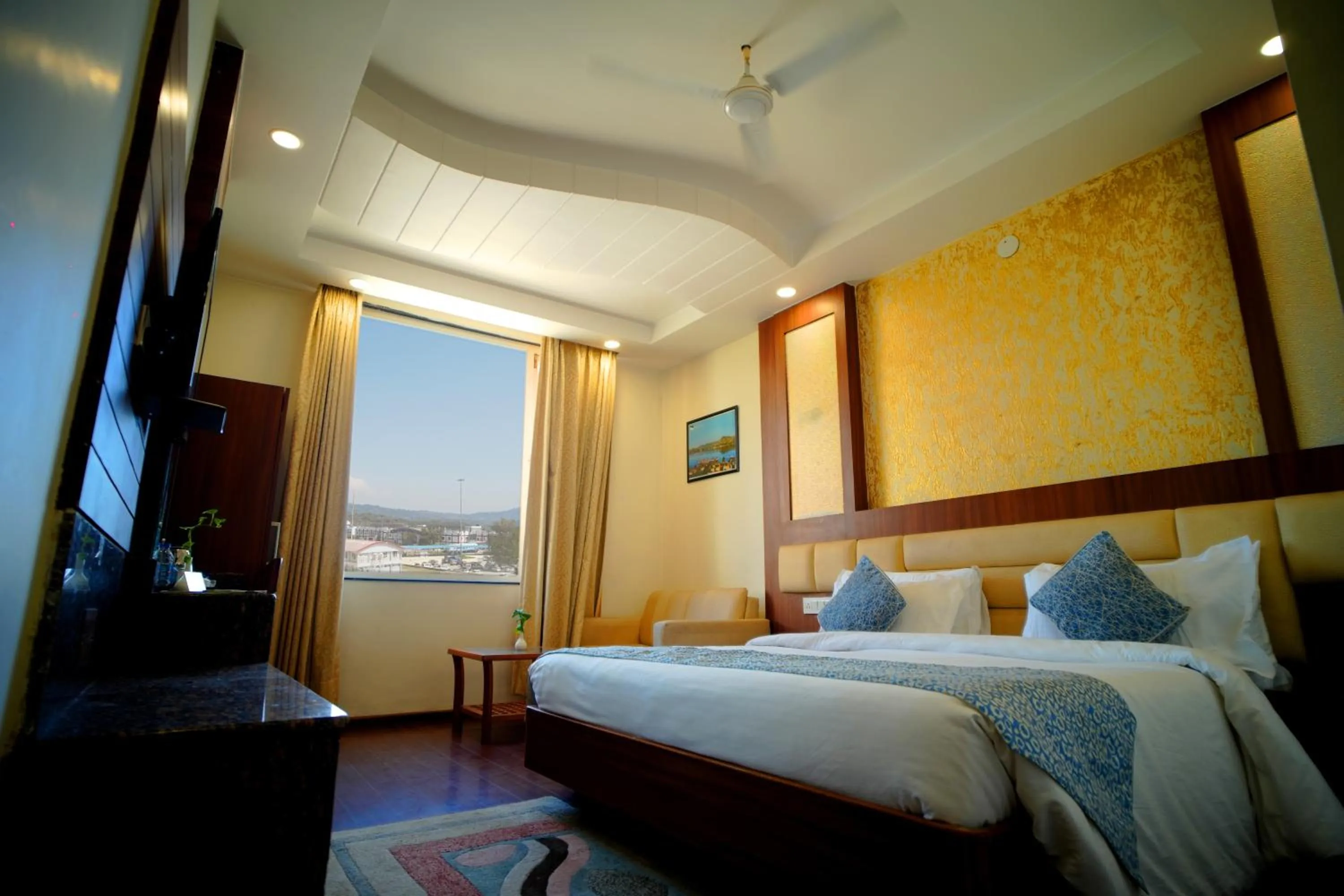 Bed in Hotel Kalka Royal