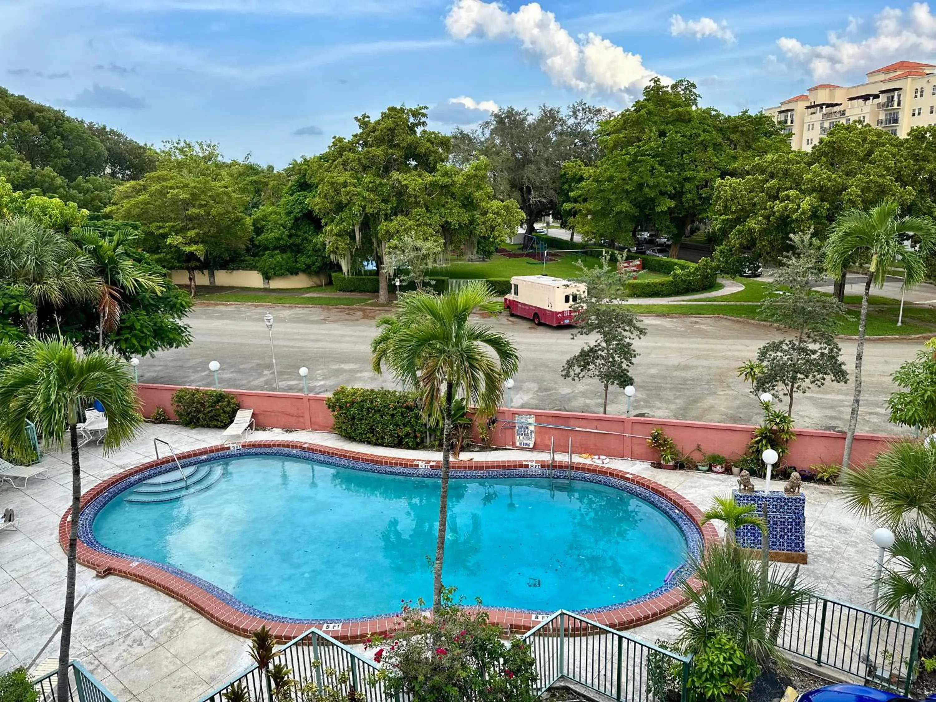 Swimming pool in Hotel Chateaubleau