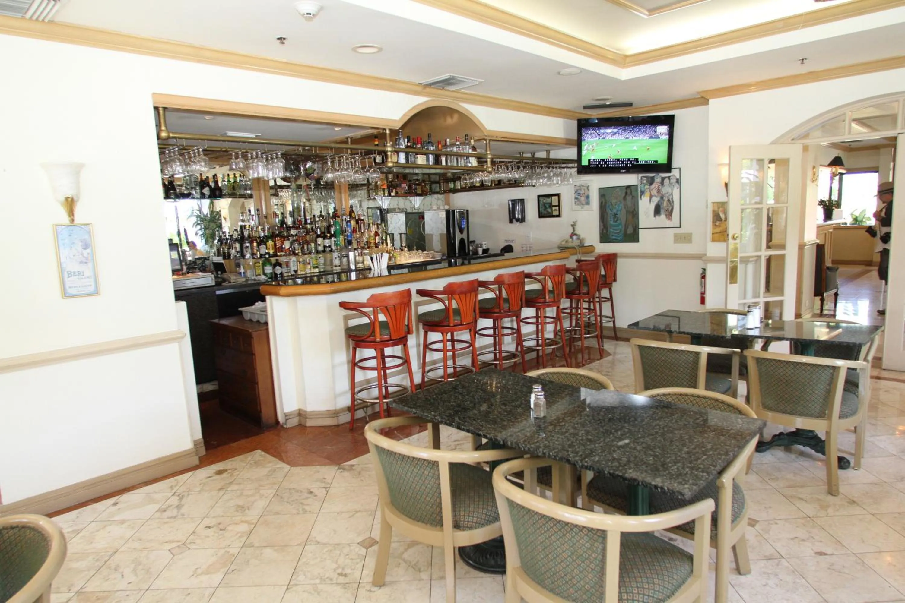 Restaurant/places to eat in Hotel Chateaubleau