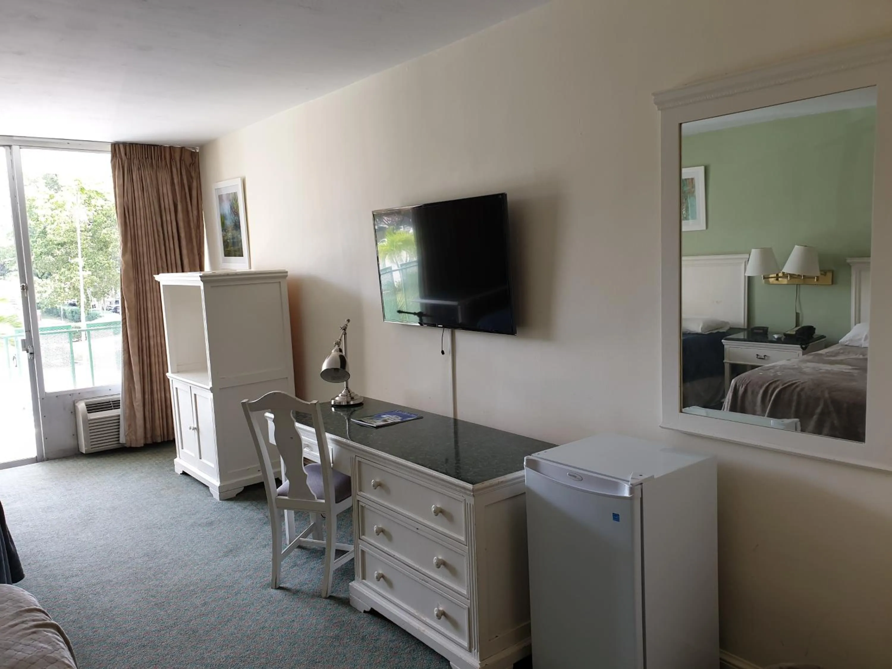 TV and multimedia, Bed in Hotel Chateaubleau