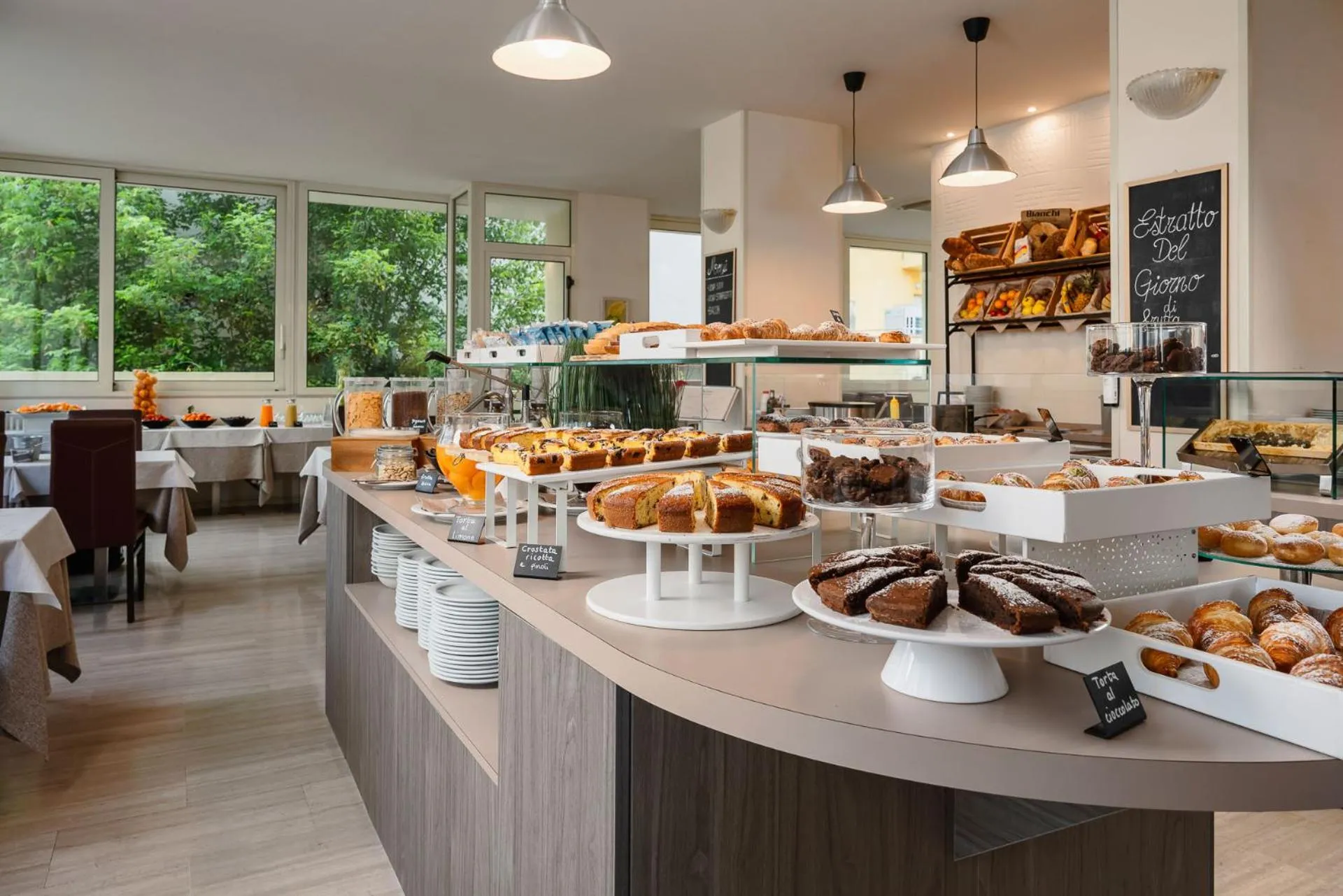 Breakfast in Hotel Alexander