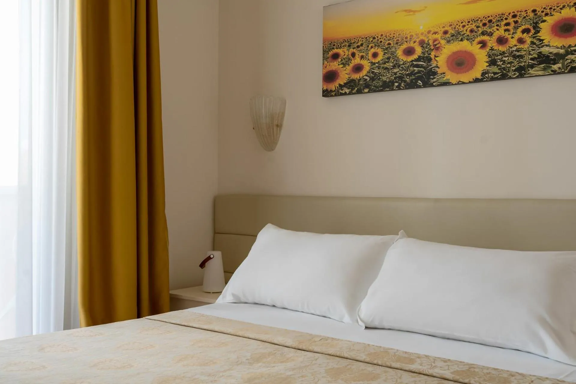 Bed in Hotel Alexander