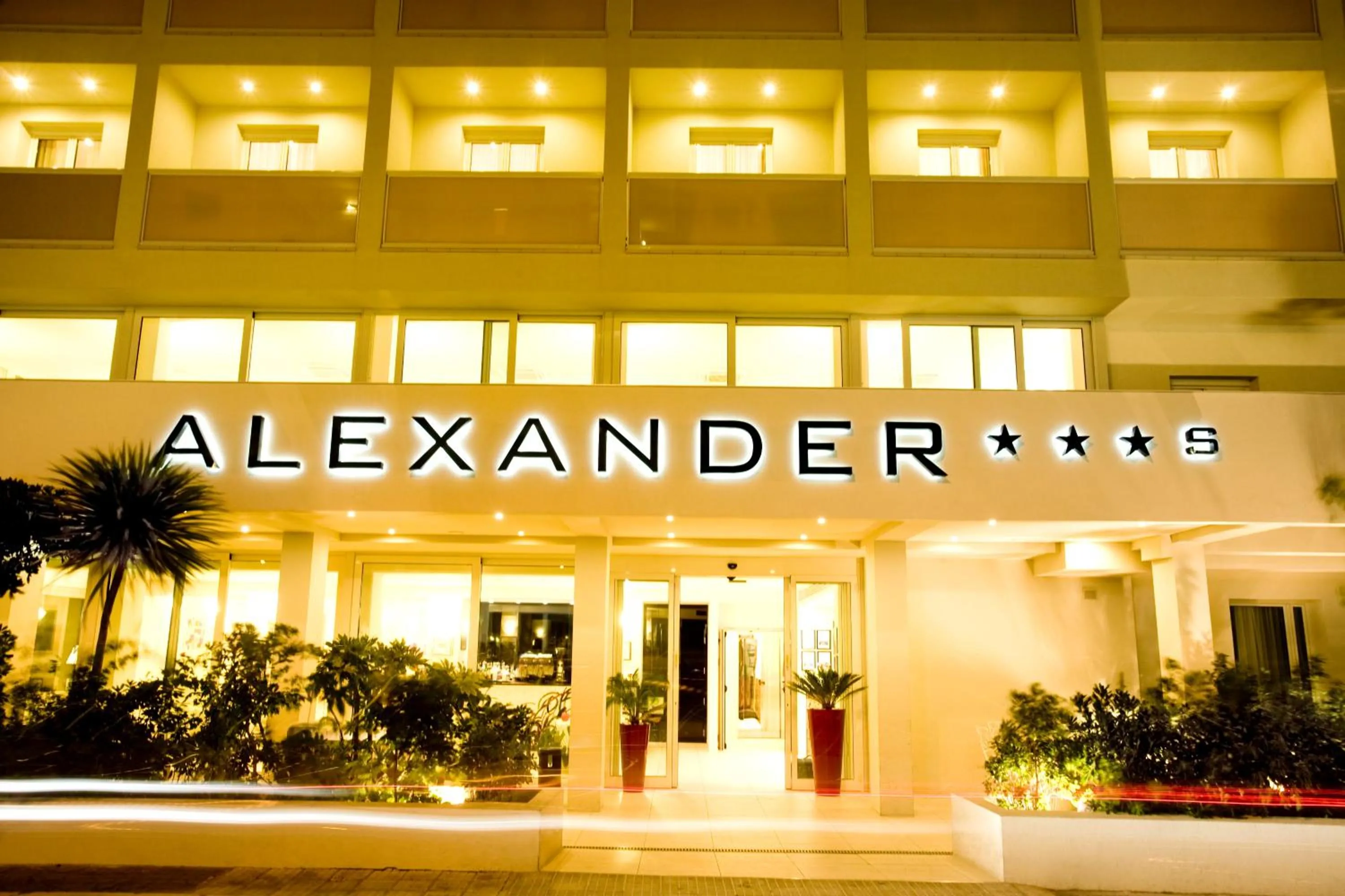 Facade/entrance in Hotel Alexander