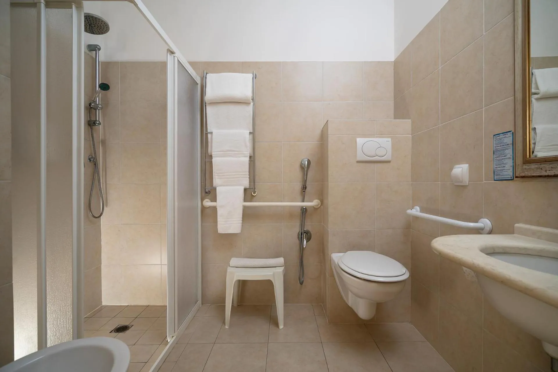 Toilet in Hotel Alexander