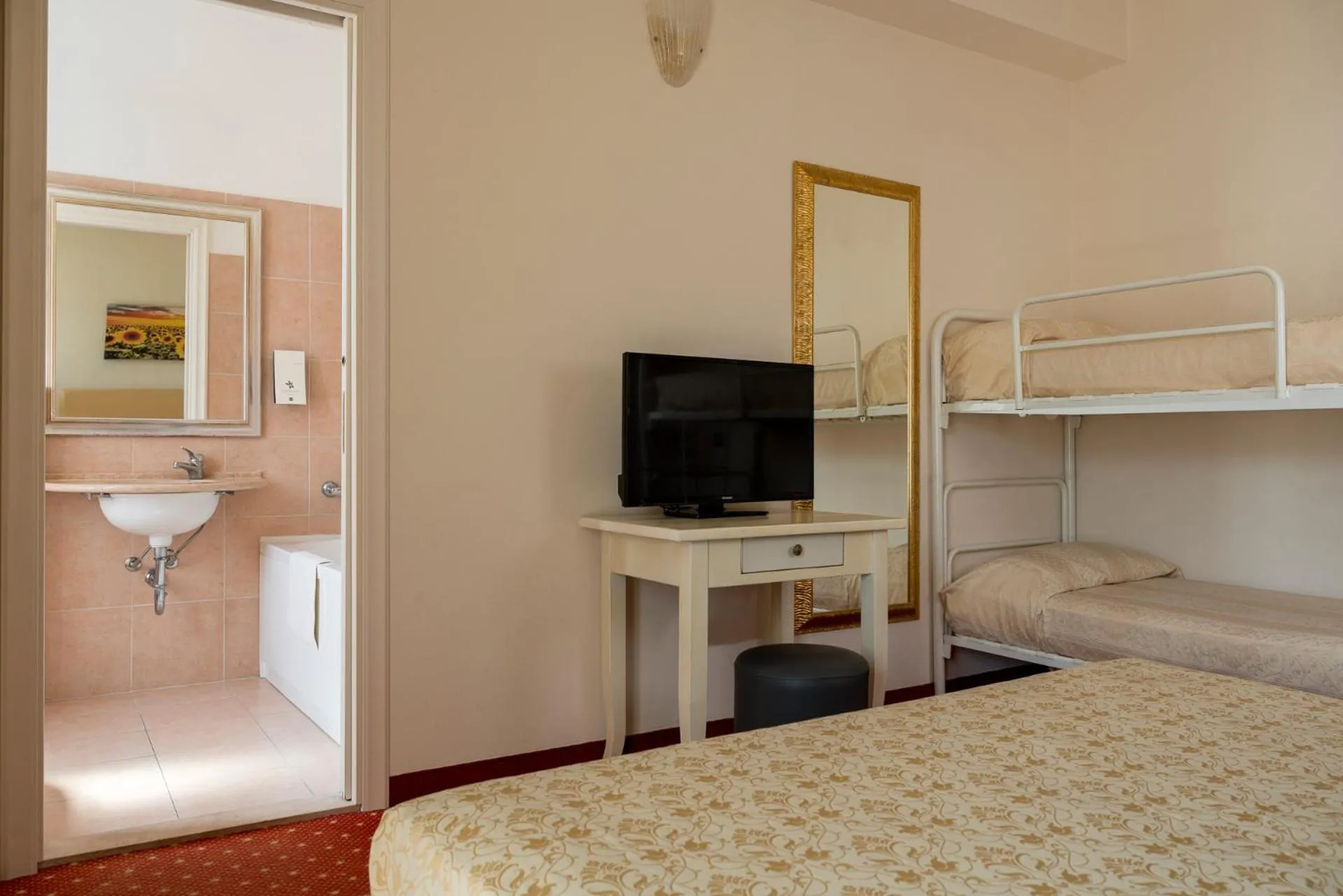 Toilet, Bed in Hotel Alexander