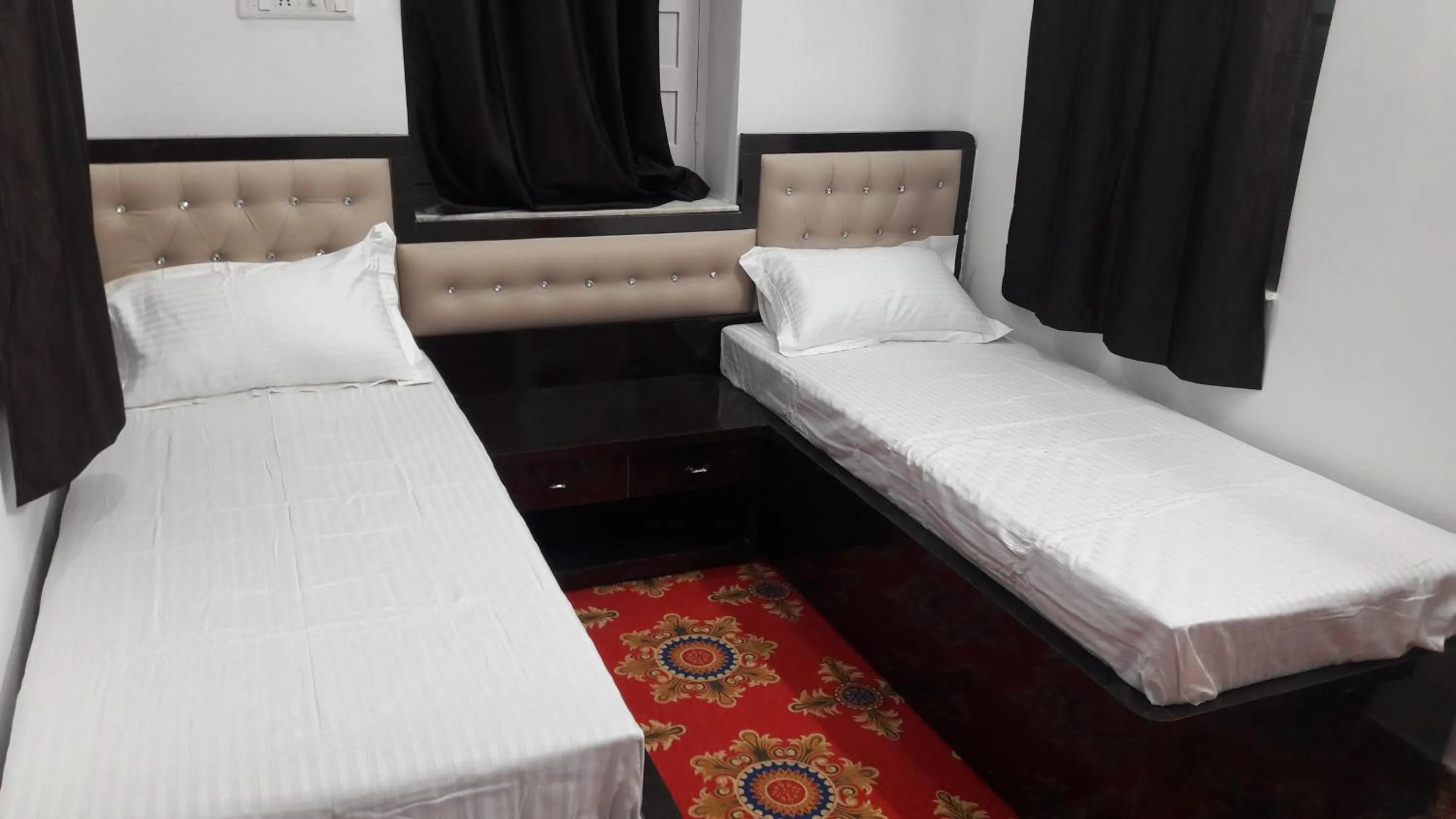 Photo of the whole room, Bed in Hotel Royal Panorama