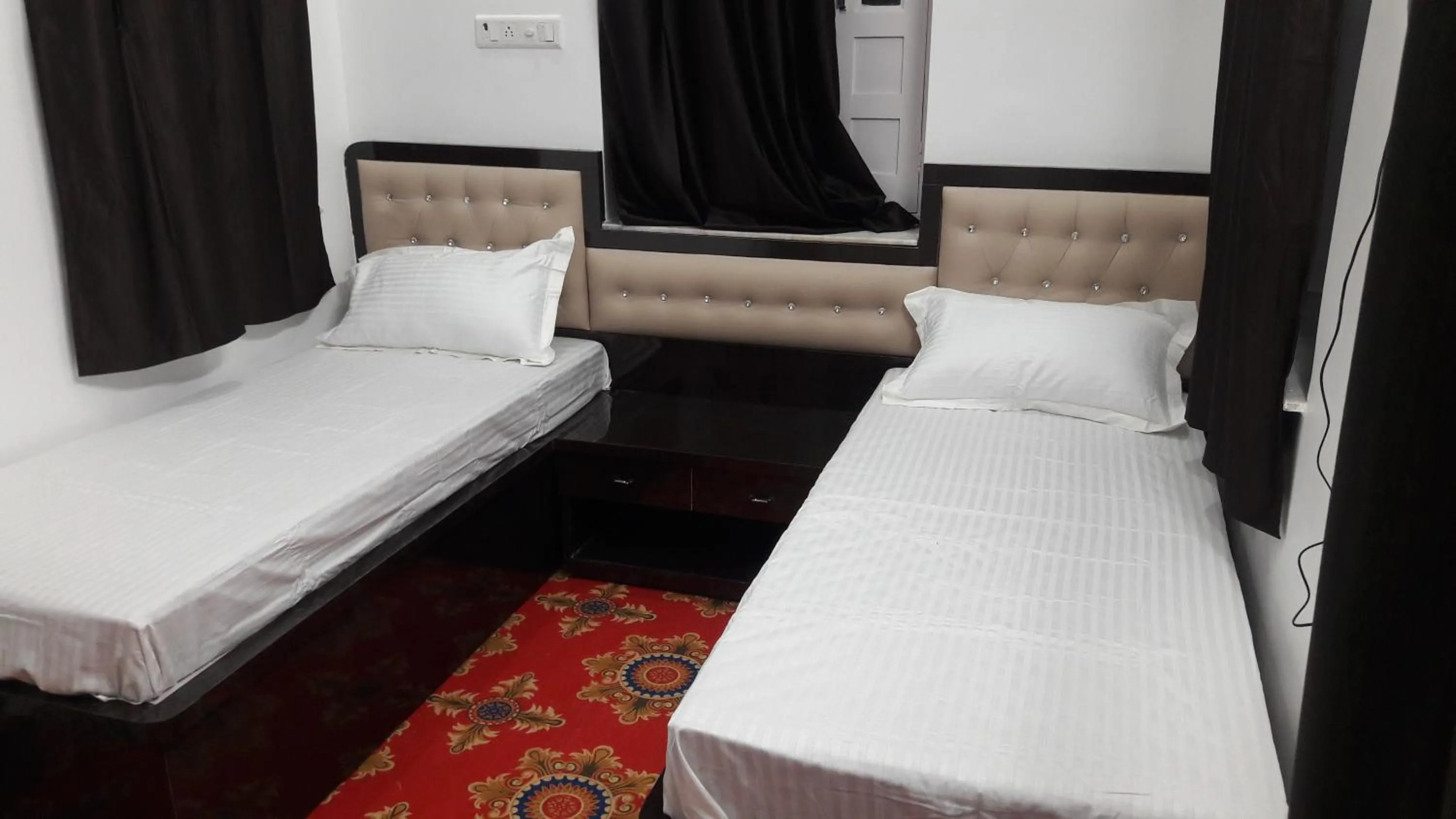 Photo of the whole room, Bed in Hotel Royal Panorama