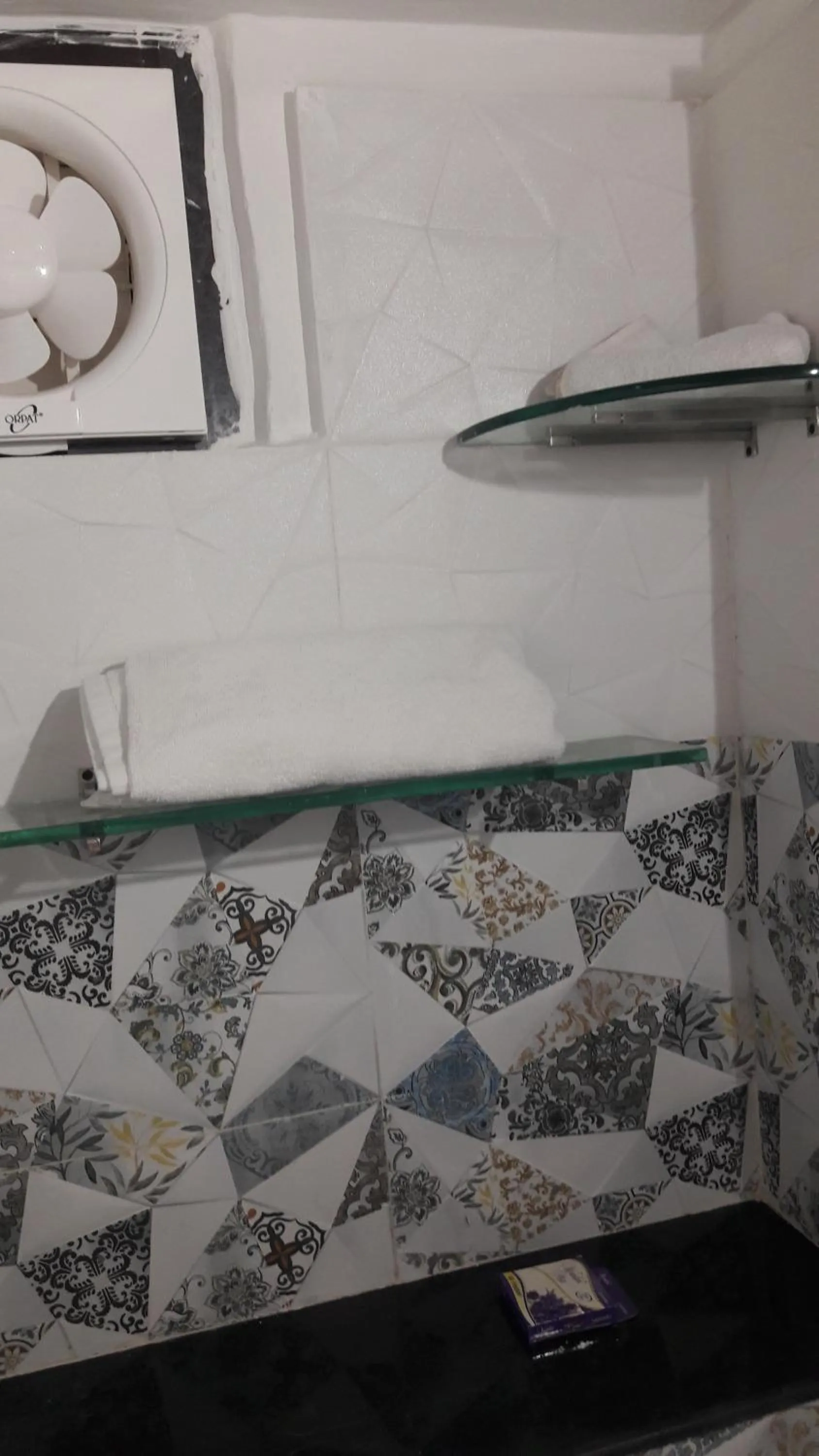 Bathroom, Bed in Hotel Royal Panorama