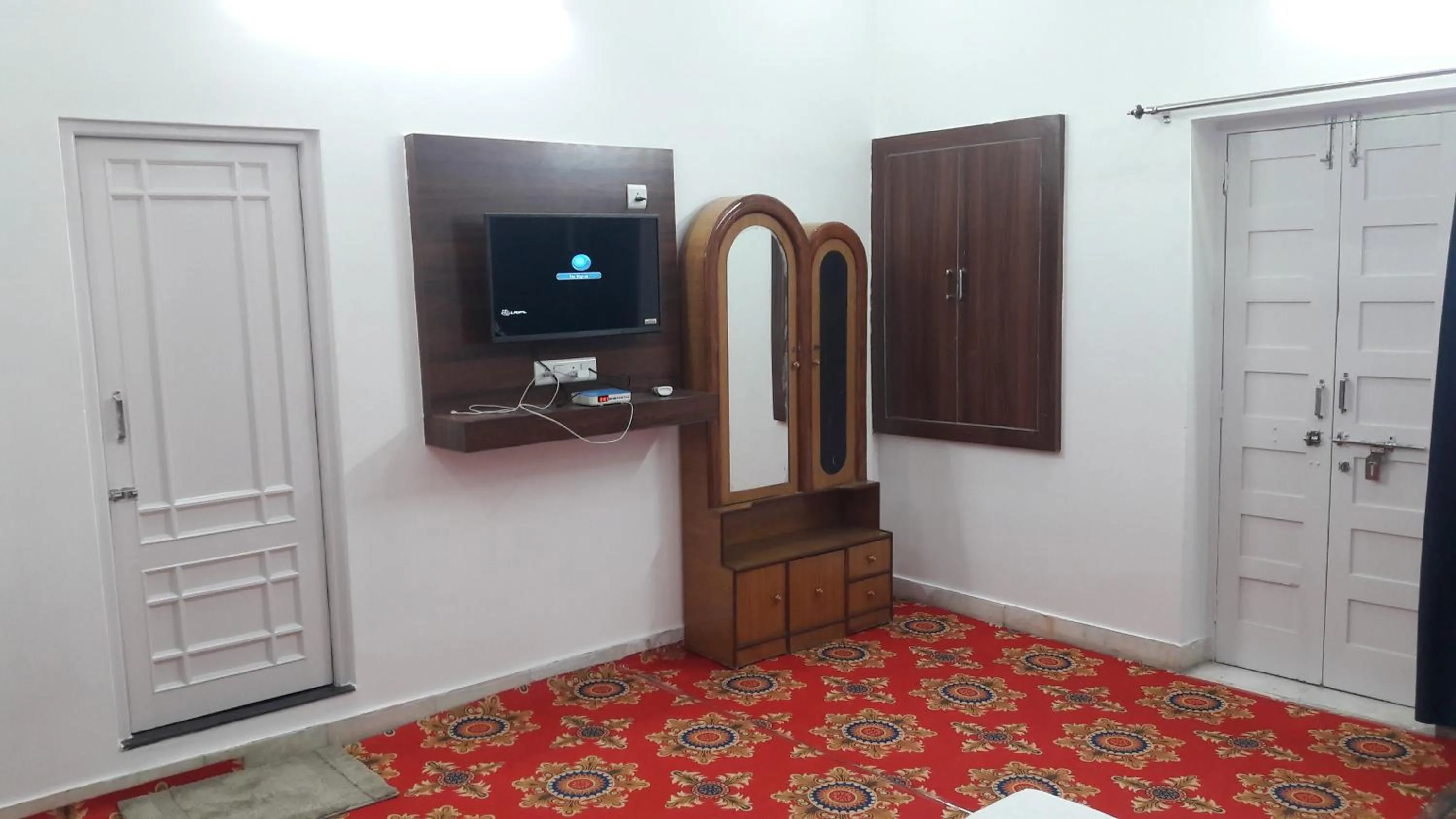 TV and multimedia in Hotel Royal Panorama