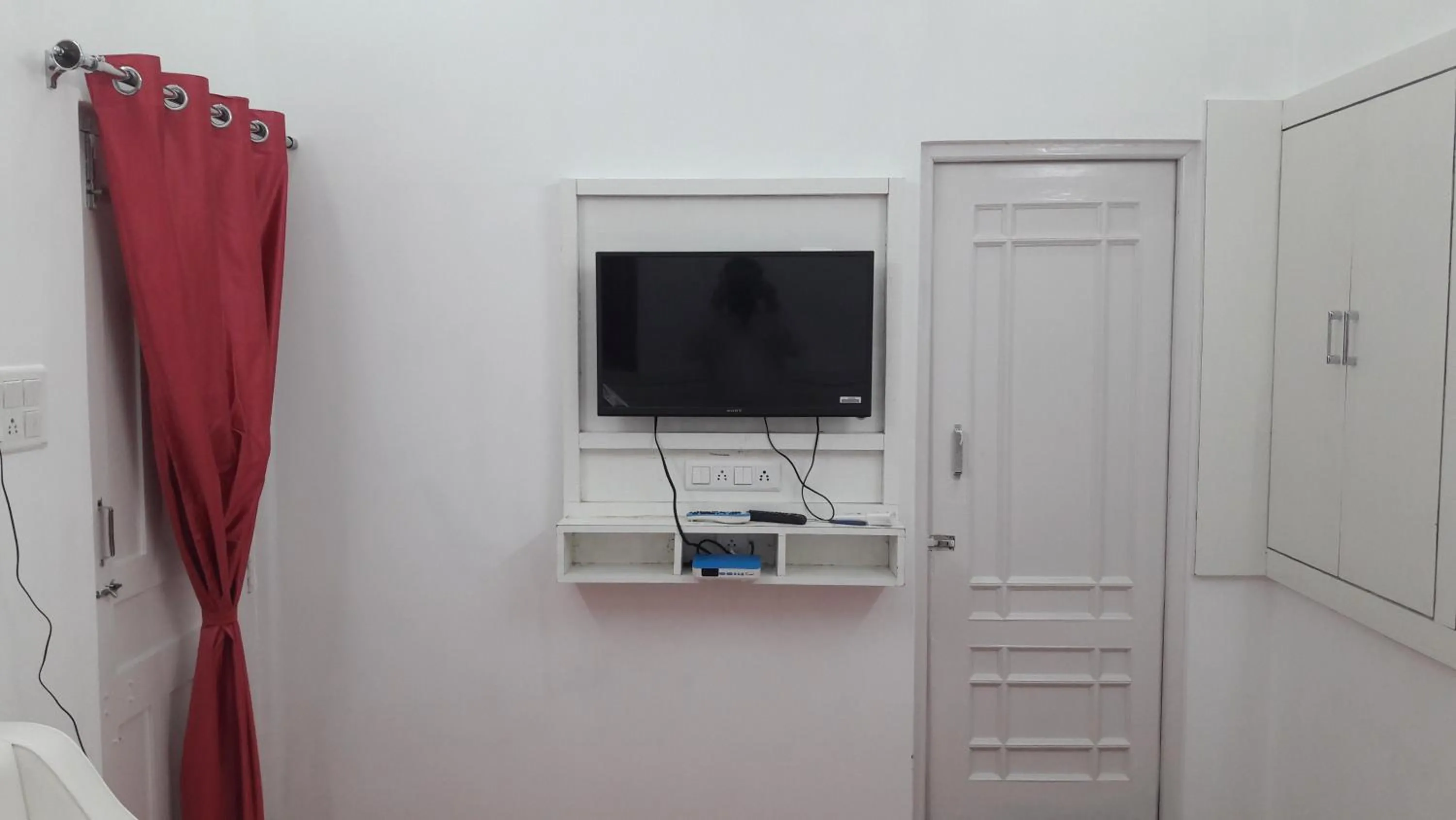 TV and multimedia in Hotel Royal Panorama